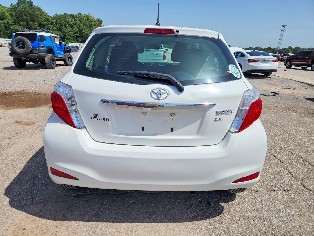 2012 Toyota Yaris 3-door Le White vin: JTDJTUD30CD507792