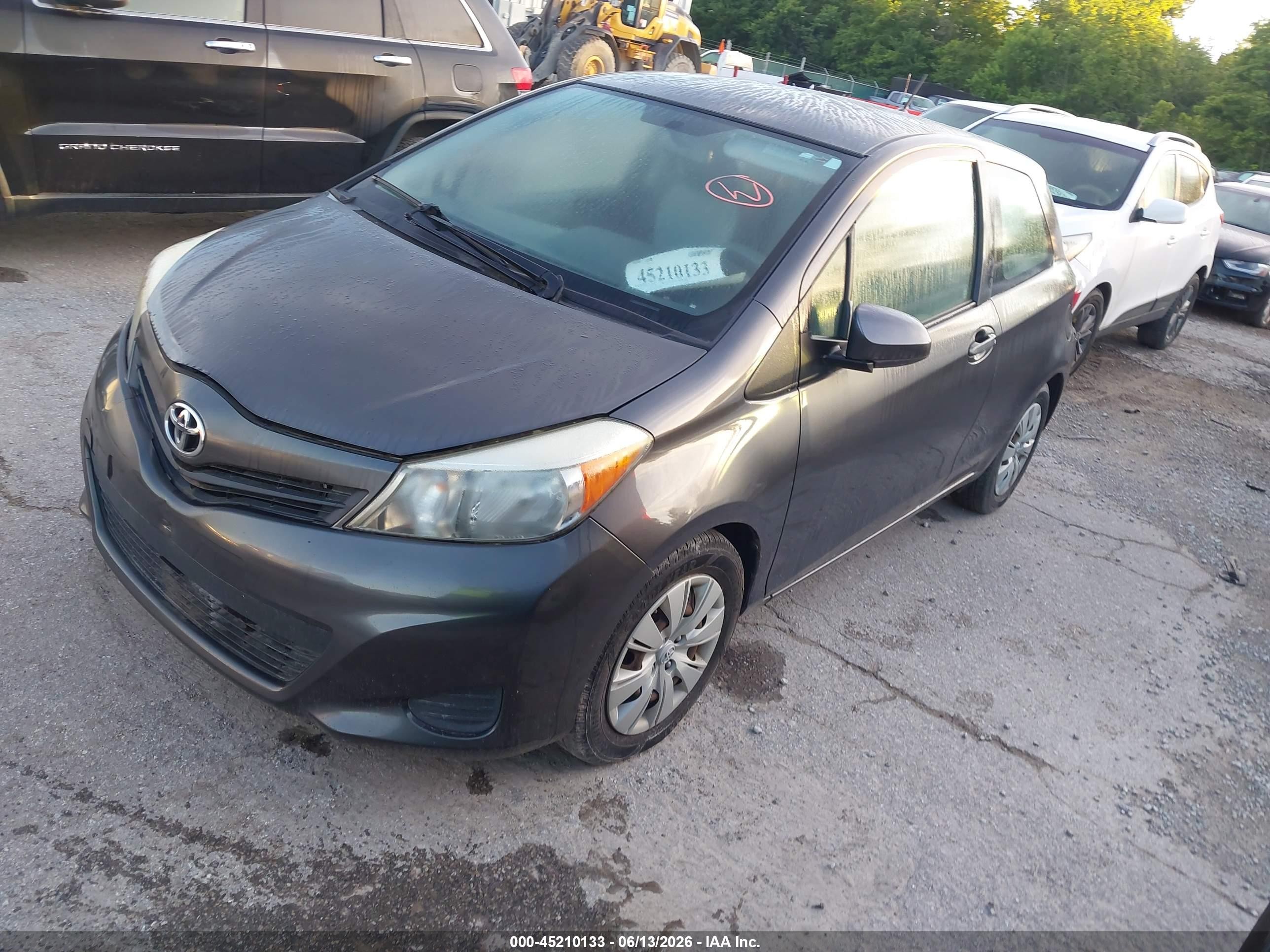 2012 Toyota Yaris Le Gray vin: JTDJTUD30CD508733