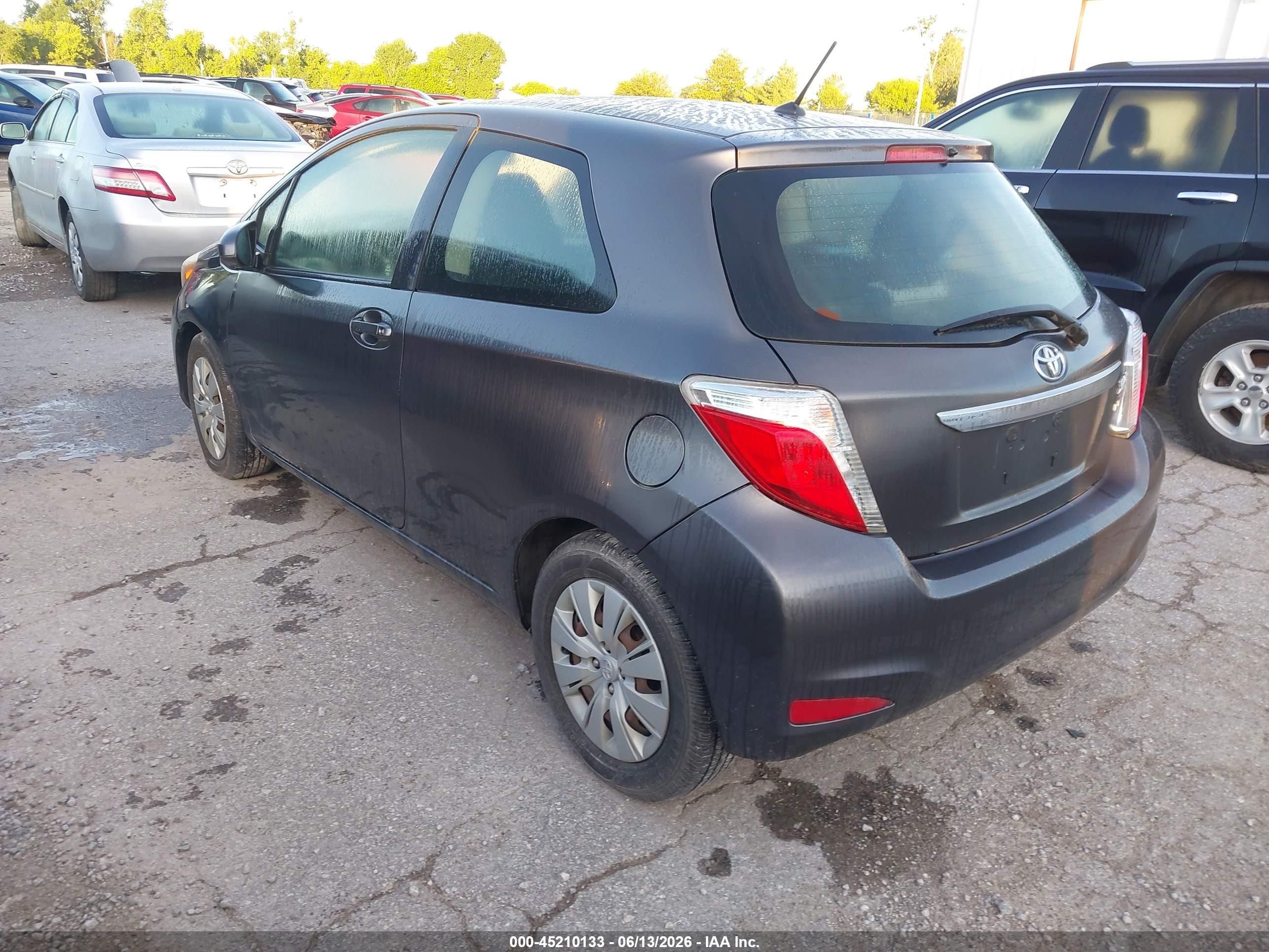 2012 Toyota Yaris Le Gray vin: JTDJTUD30CD508733