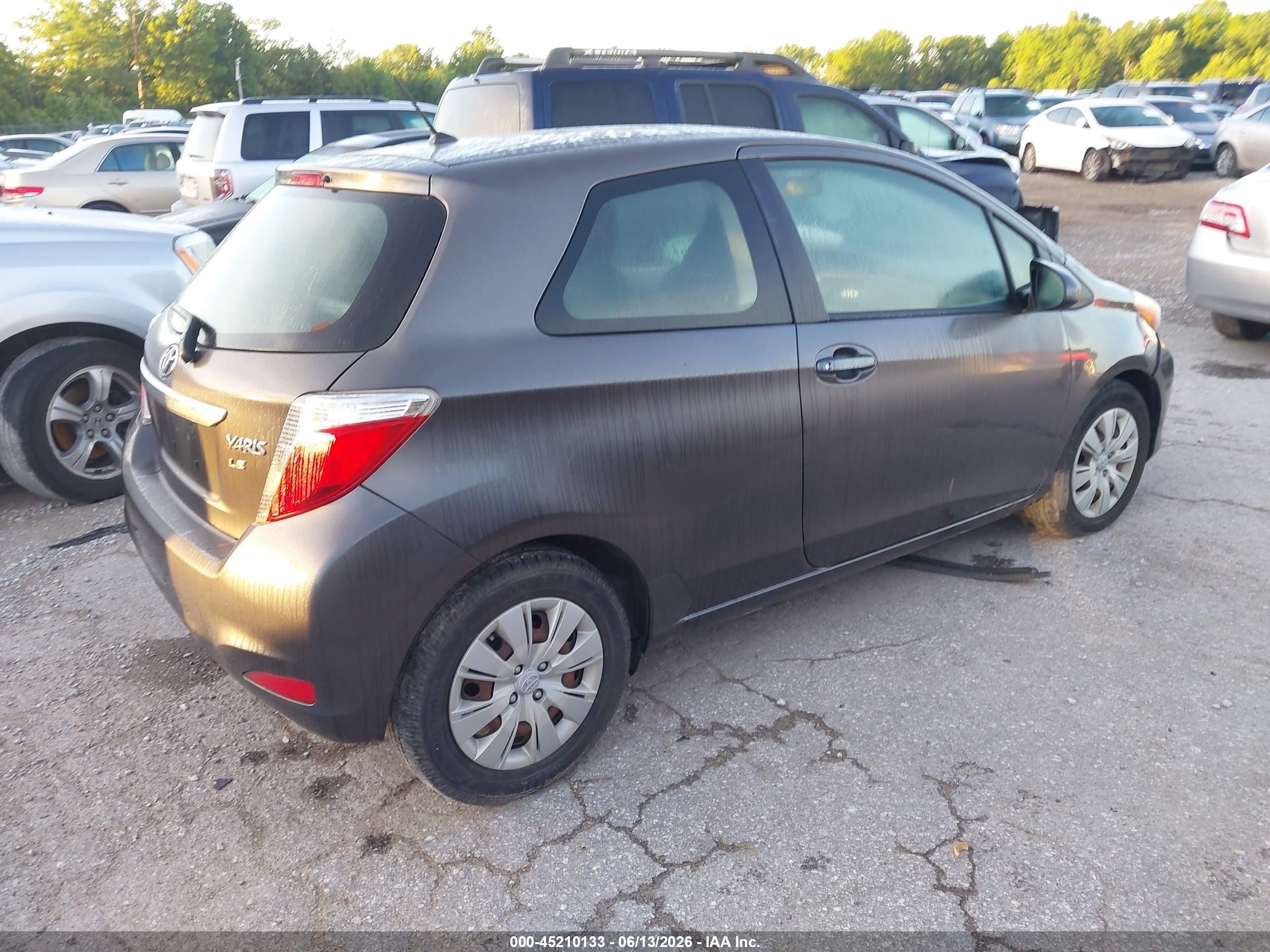 2012 Toyota Yaris Le Gray vin: JTDJTUD30CD508733