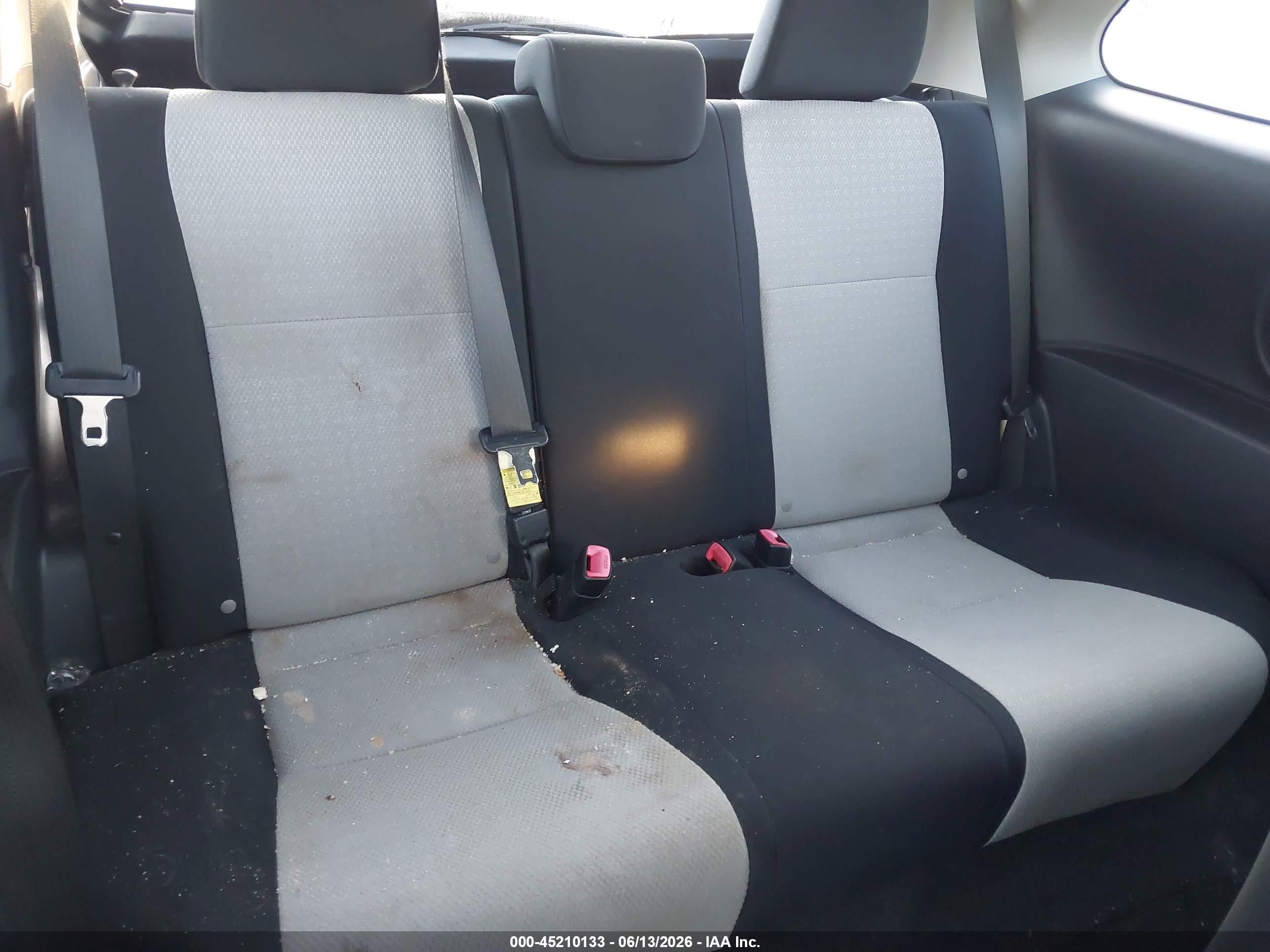2012 Toyota Yaris Le Gray vin: JTDJTUD30CD508733