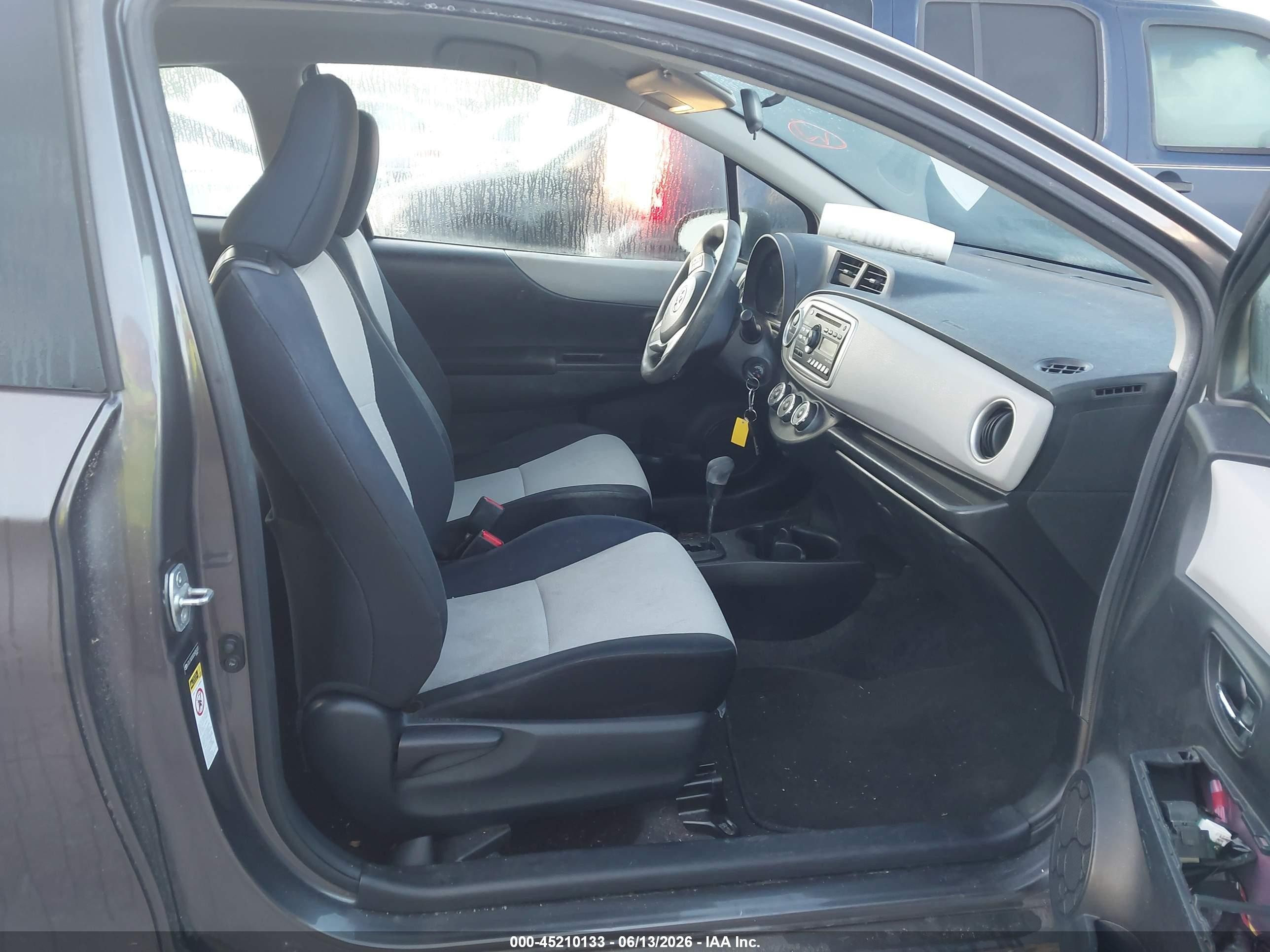 2012 Toyota Yaris Le Gray vin: JTDJTUD30CD508733