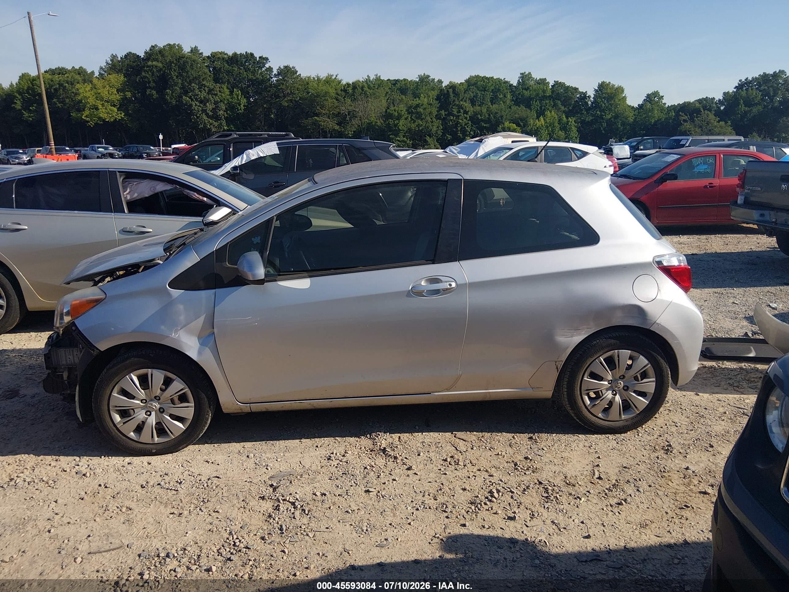 2013 Toyota Yaris L Silver vin: JTDJTUD30DD564270