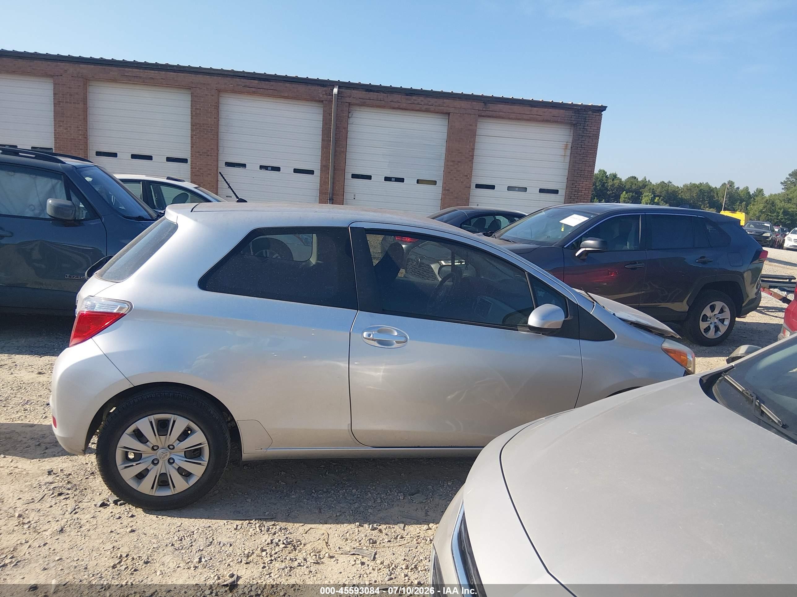 2013 Toyota Yaris L Silver vin: JTDJTUD30DD564270