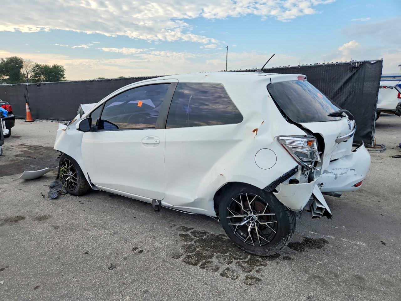 2012 Toyota Yaris 3-door L White vin: JTDJTUD32CD508698