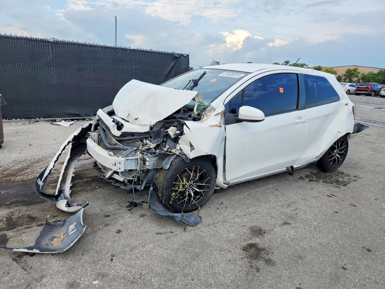 2012 Toyota Yaris 3-door L White vin: JTDJTUD32CD508698