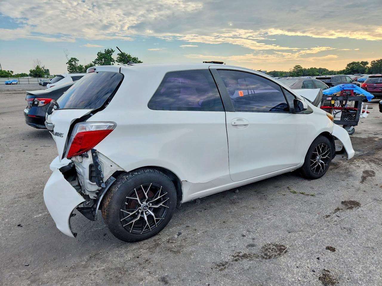 2012 Toyota Yaris 3-door L White vin: JTDJTUD32CD508698