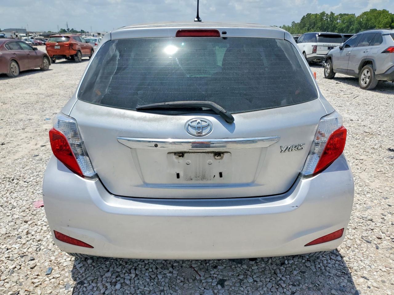 2012 Toyota Yaris 3-door L Silver vin: JTDJTUD34CD511358