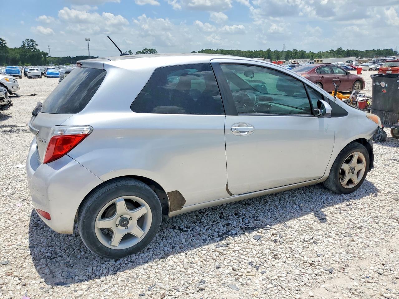 2012 Toyota Yaris 3-door L Silver vin: JTDJTUD34CD511358
