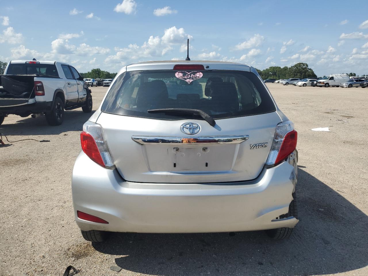 2012 Toyota Yaris Серебряный vin: JTDJTUD35CD534292