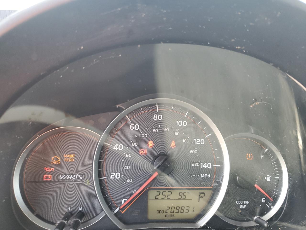 2012 Toyota Yaris Серебряный vin: JTDJTUD35CD534292