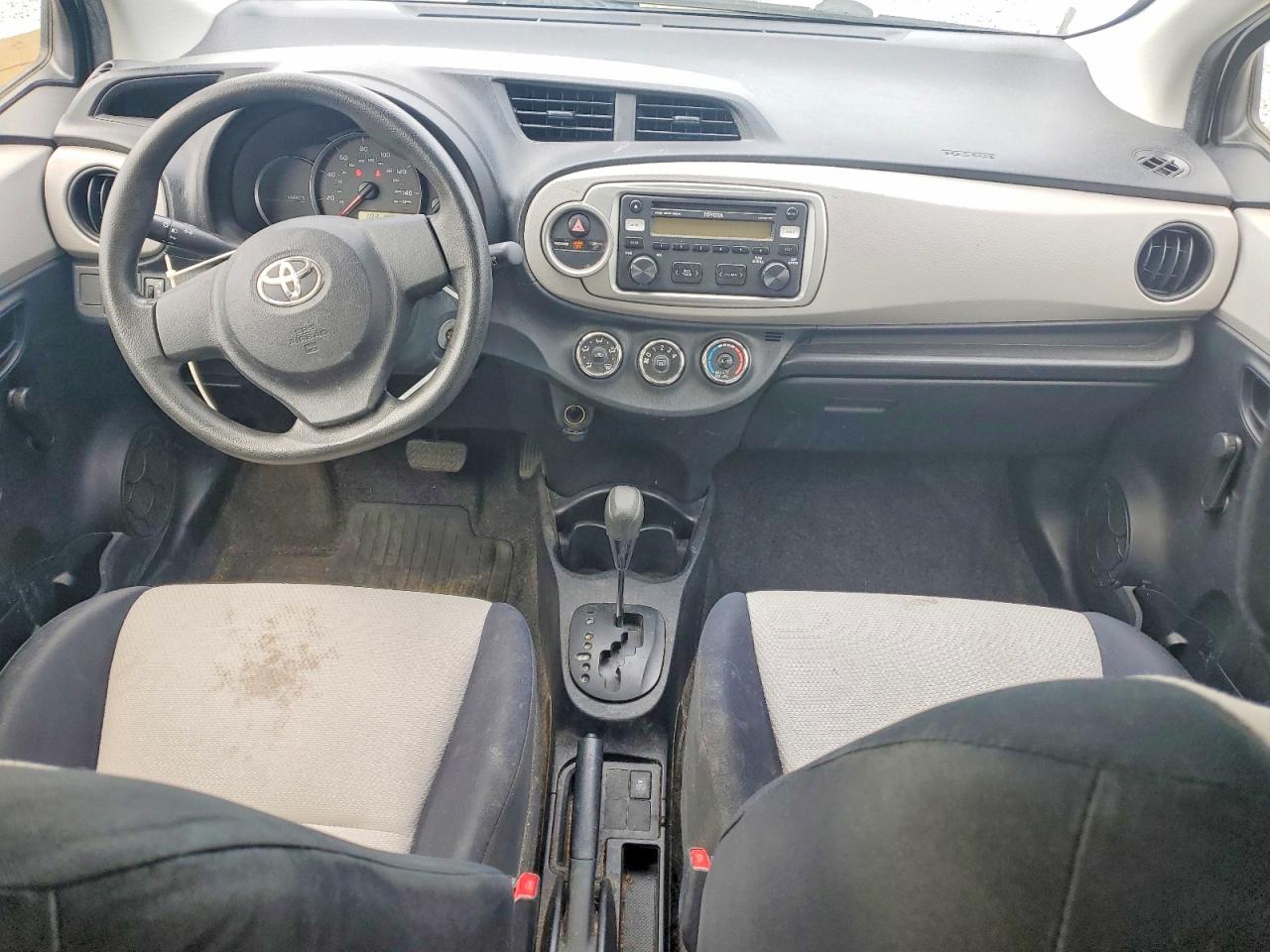 2012 Toyota Yaris 3-door L Белый vin: JTDJTUD35CD541436