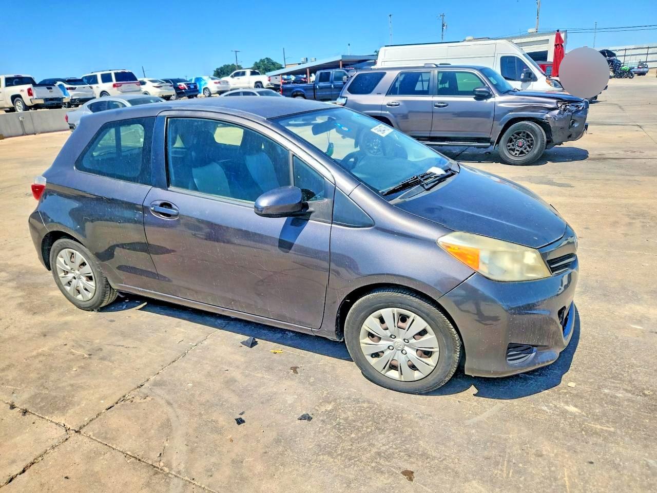 2013 Toyota Yaris 3-door L Gray vin: JTDJTUD35DD544774