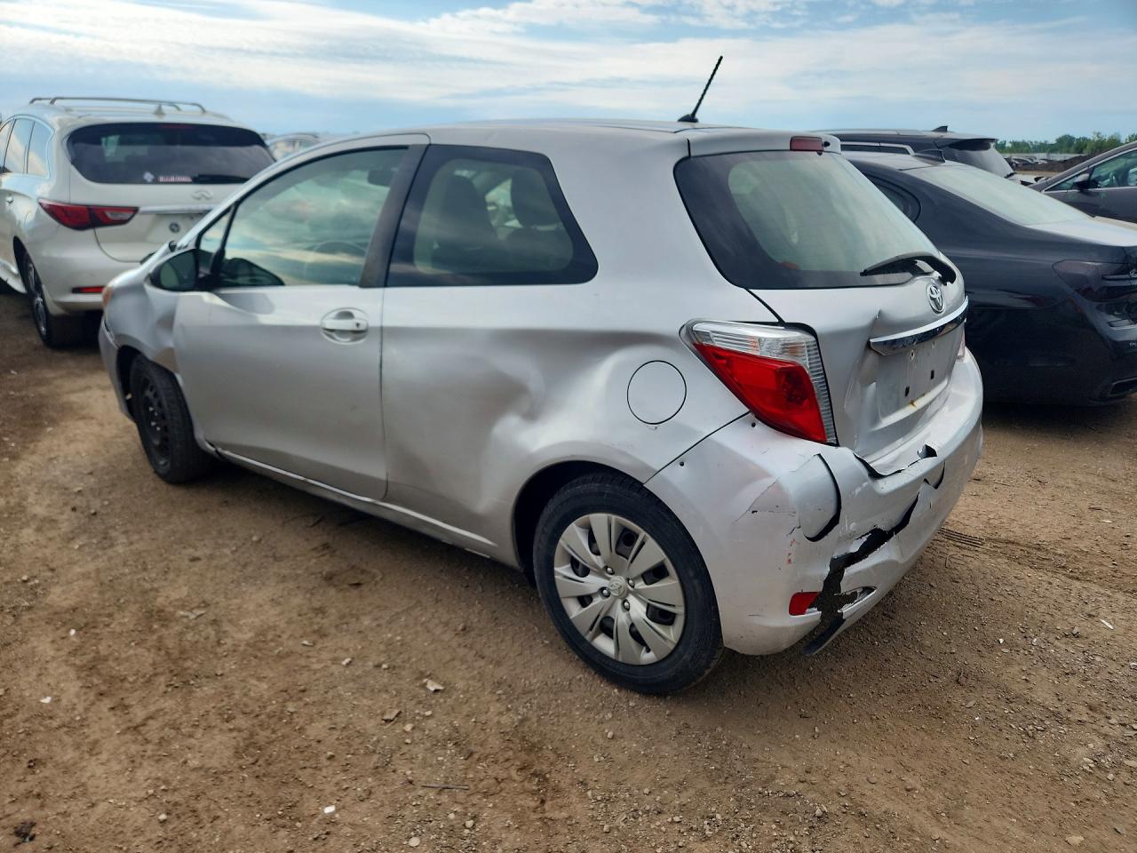 2014 Toyota Yaris 3-door L Серебряный vin: JTDJTUD35ED585276
