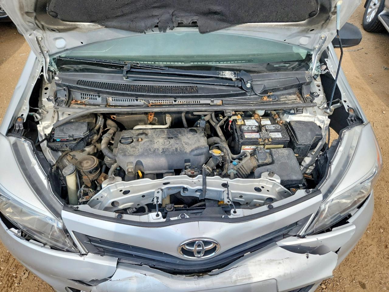 2014 Toyota Yaris 3-door L Серебряный vin: JTDJTUD35ED585276