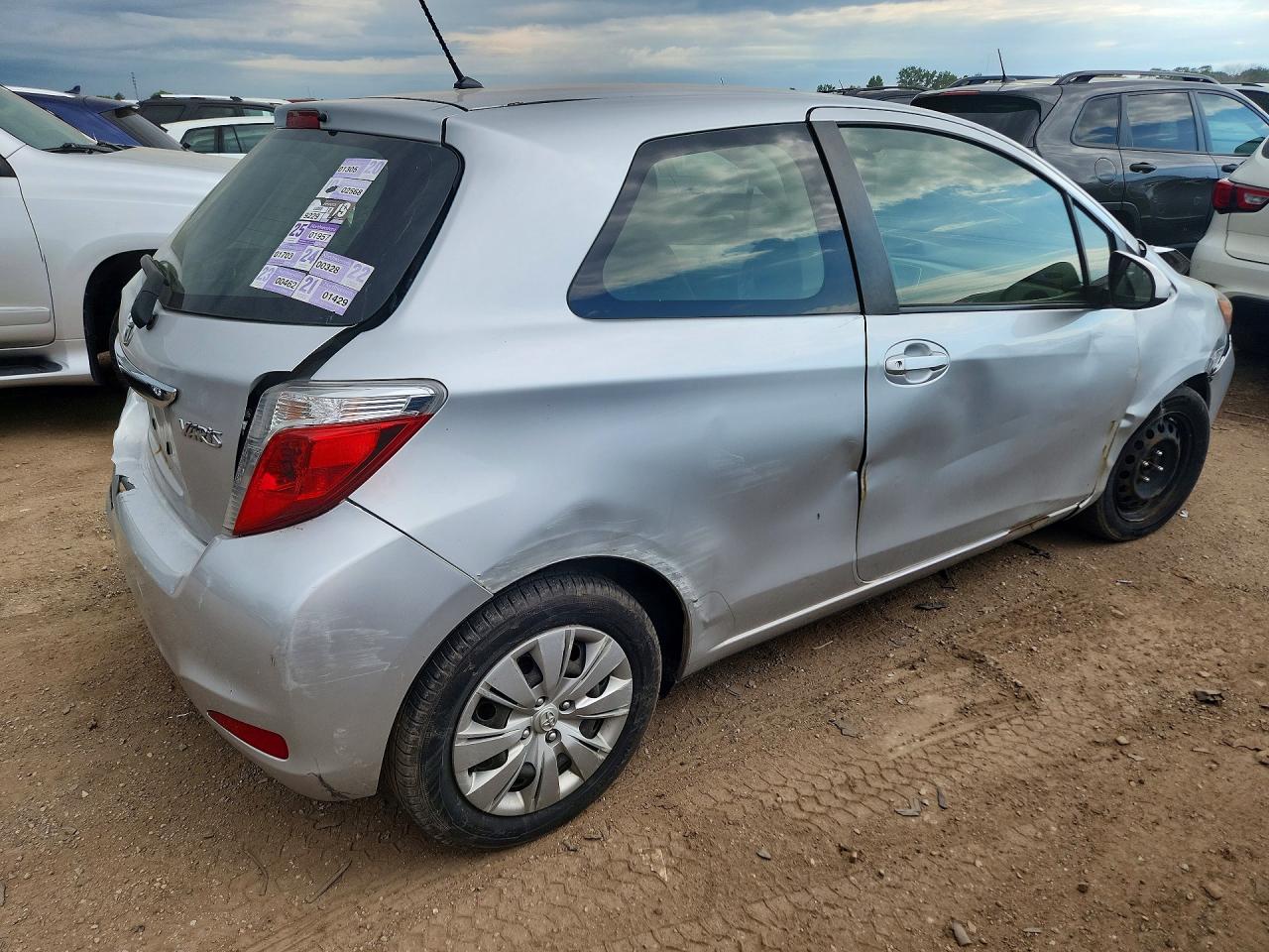 2014 Toyota Yaris 3-door L Серебряный vin: JTDJTUD35ED585276