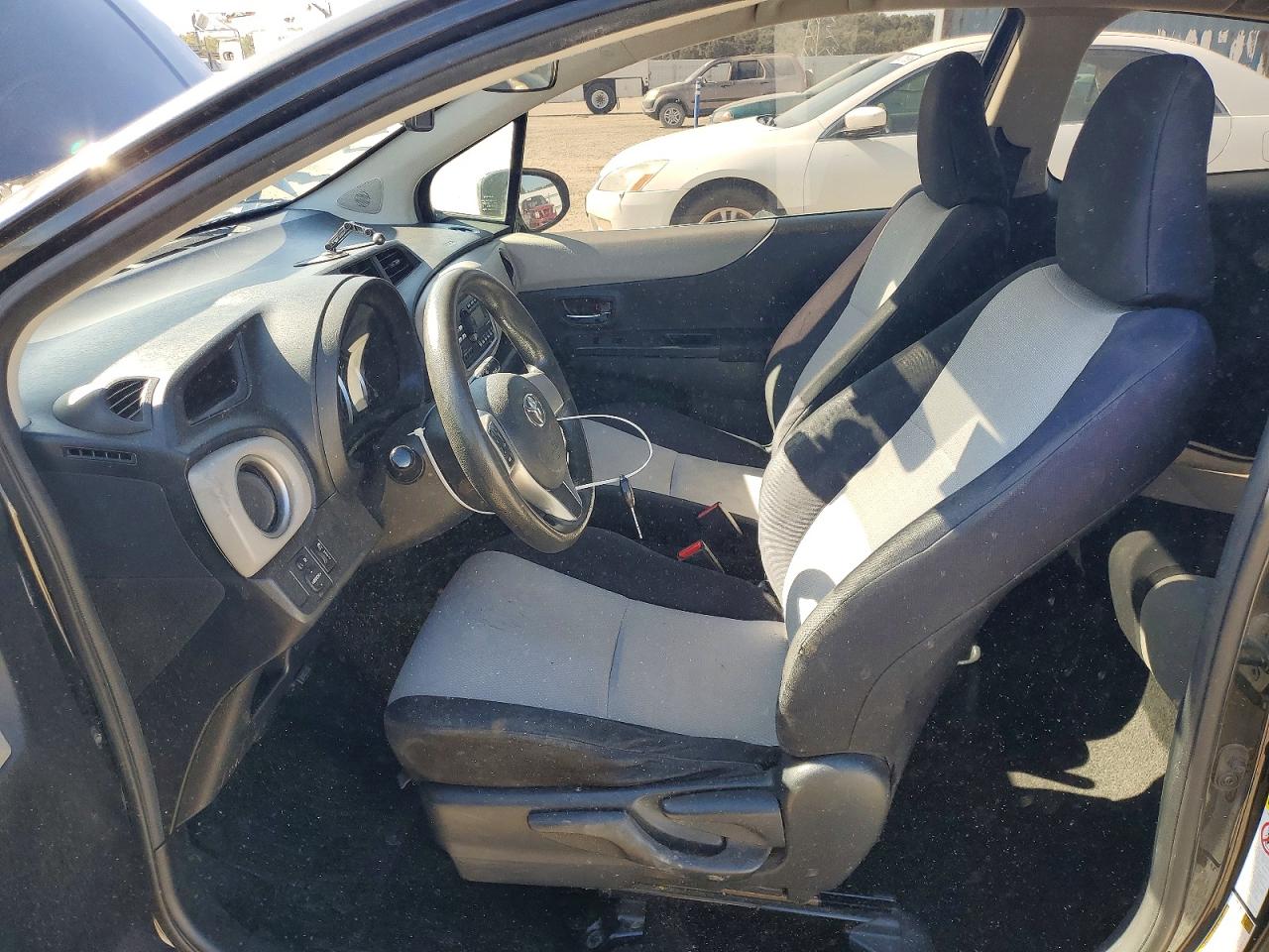 2012 Toyota Yaris 3-door Le Black vin: JTDJTUD36CD503679