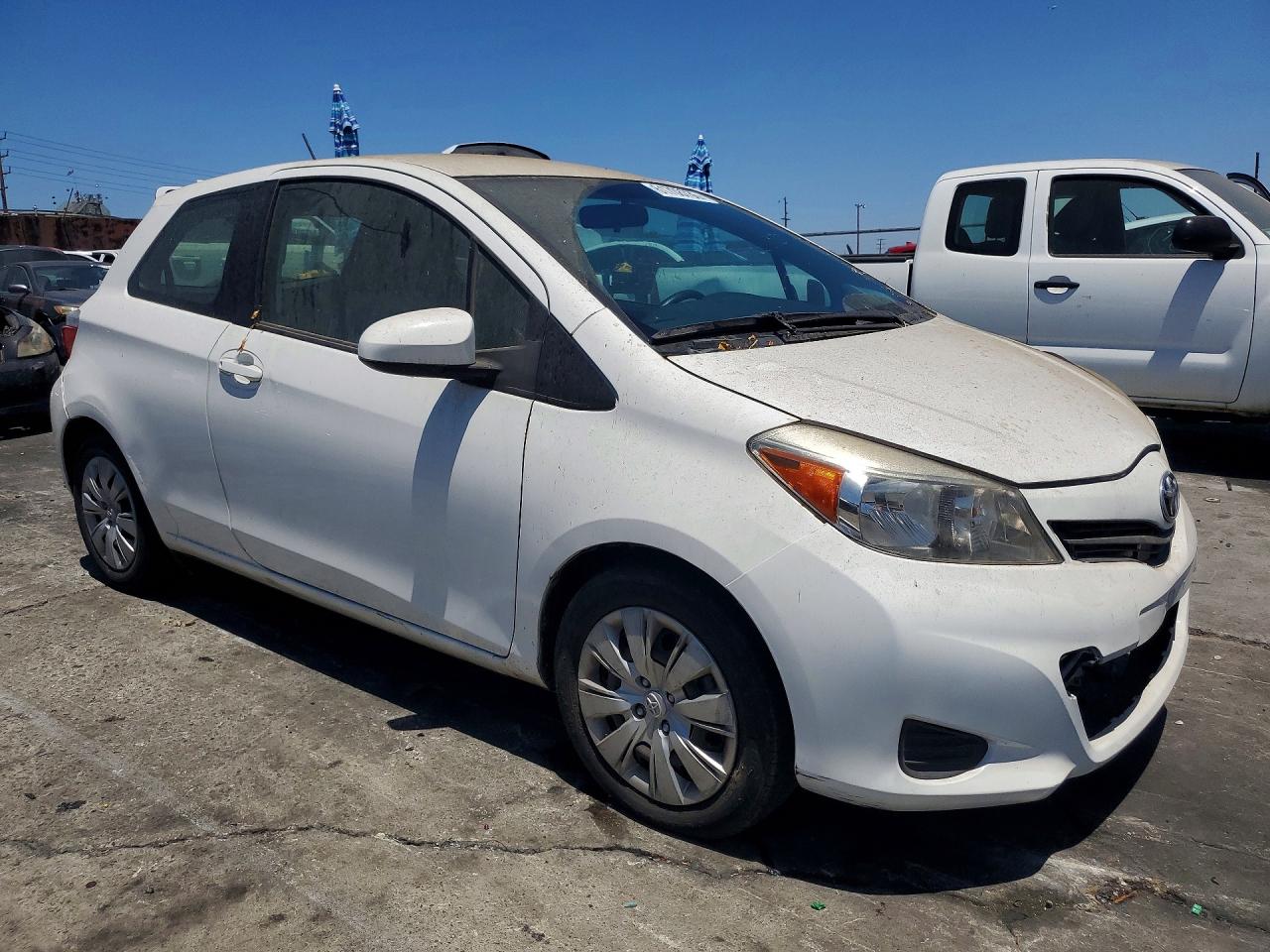 2012 Toyota Yaris 3-door Le White vin: JTDJTUD37CD507014
