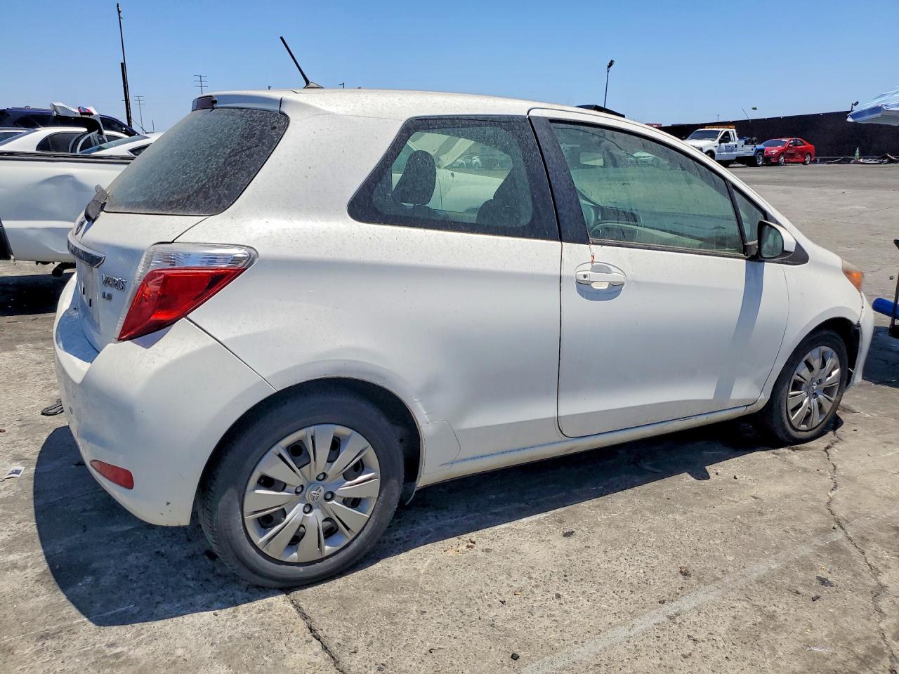2012 Toyota Yaris 3-door Le White vin: JTDJTUD37CD507014