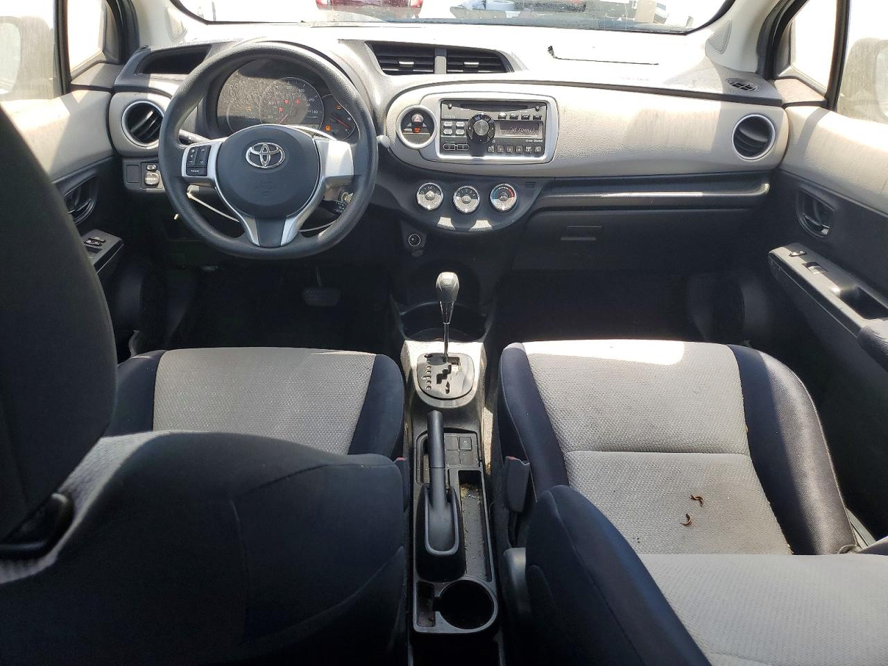 2012 Toyota Yaris 3-door Le White vin: JTDJTUD37CD507014
