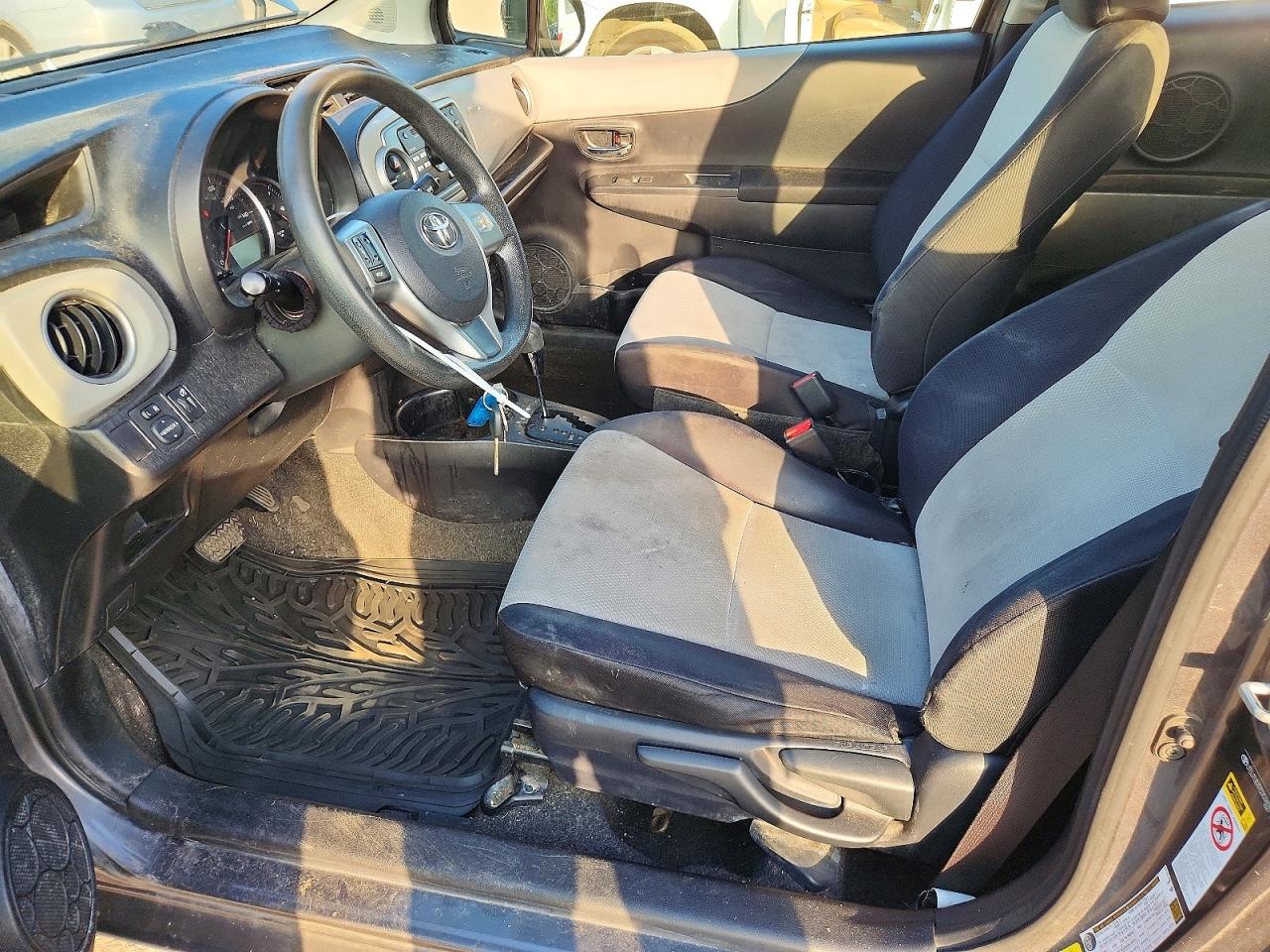 2012 Toyota Yaris 3-door Le Угольный vin: JTDJTUD37CD536593