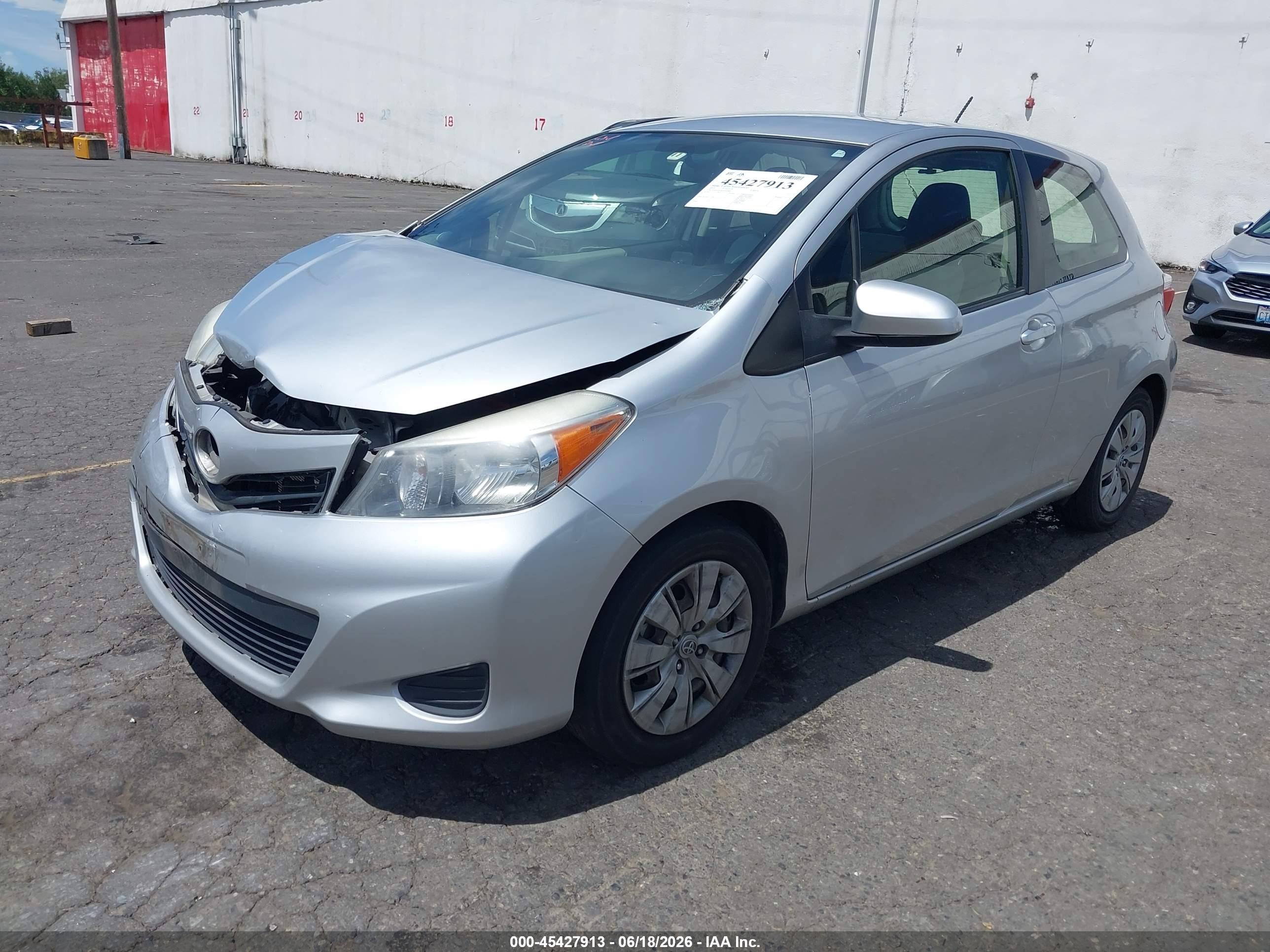 2013 Toyota Yaris Le Серебряный vin: JTDJTUD38DD552884