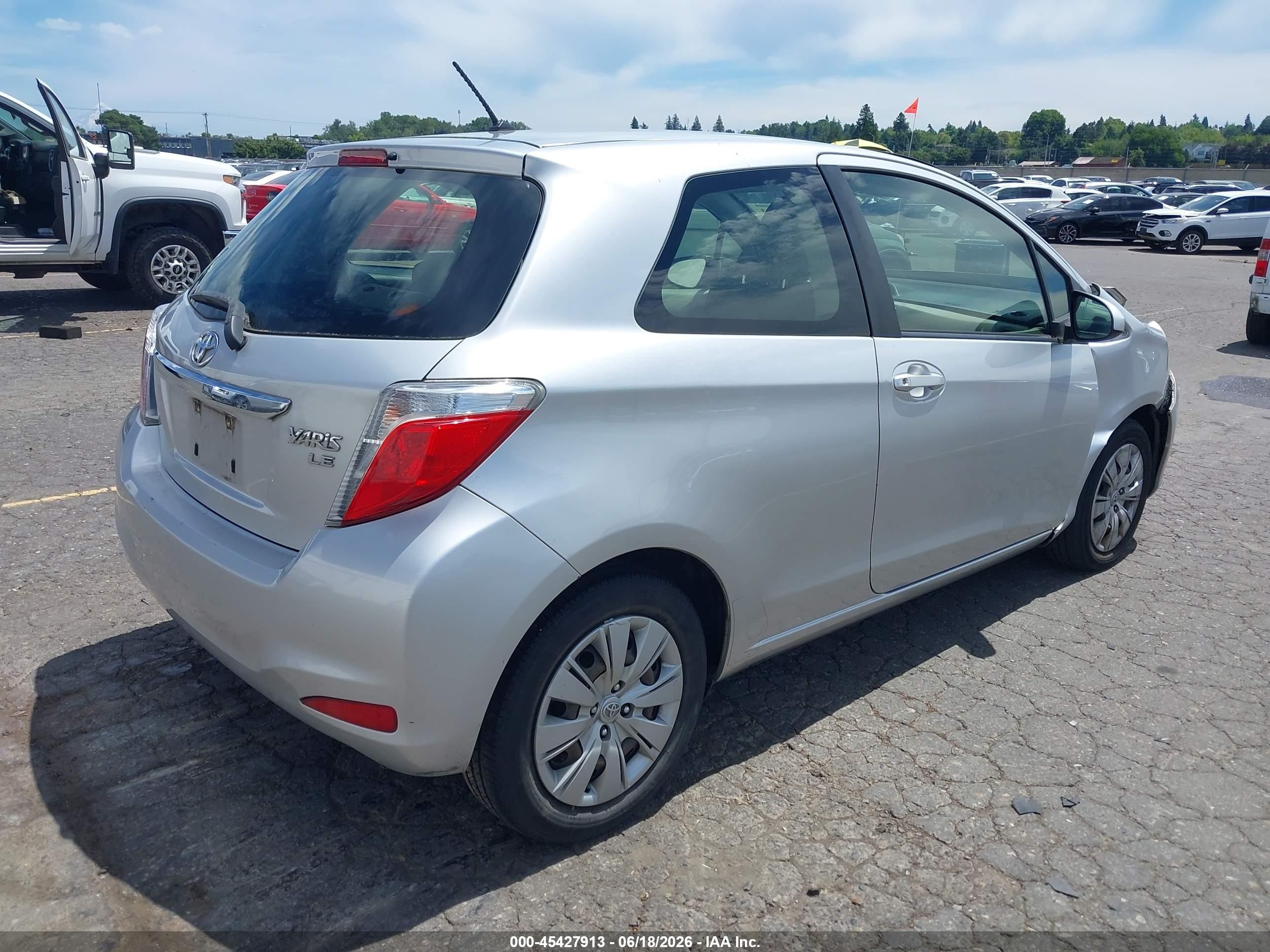2013 Toyota Yaris Le Серебряный vin: JTDJTUD38DD552884