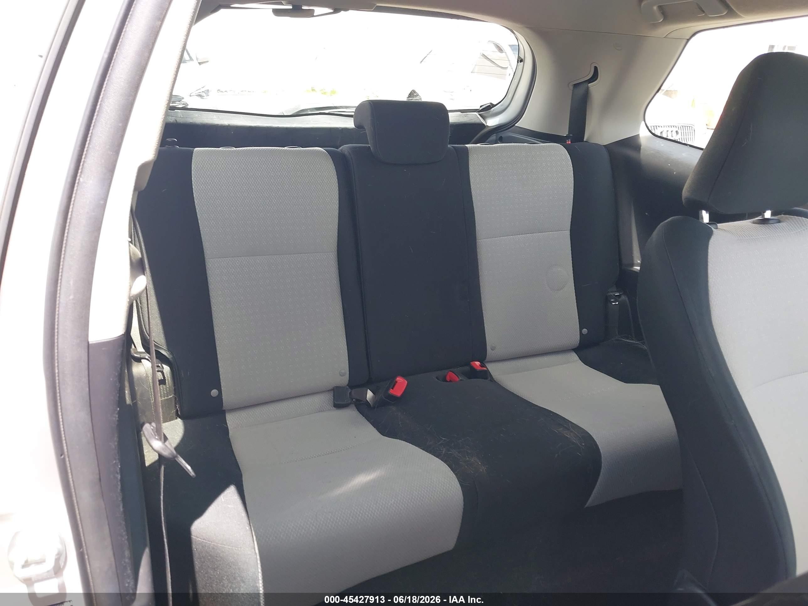 2013 Toyota Yaris Le Серебряный vin: JTDJTUD38DD552884