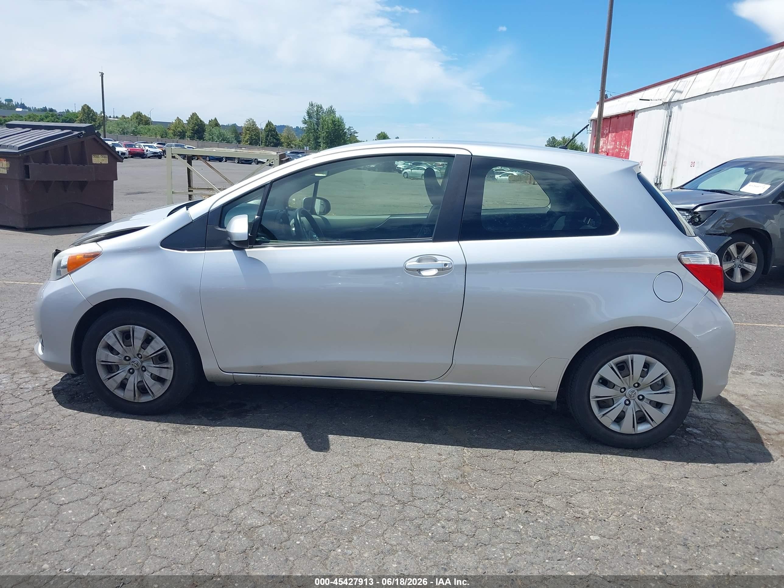 2013 Toyota Yaris Le Серебряный vin: JTDJTUD38DD552884