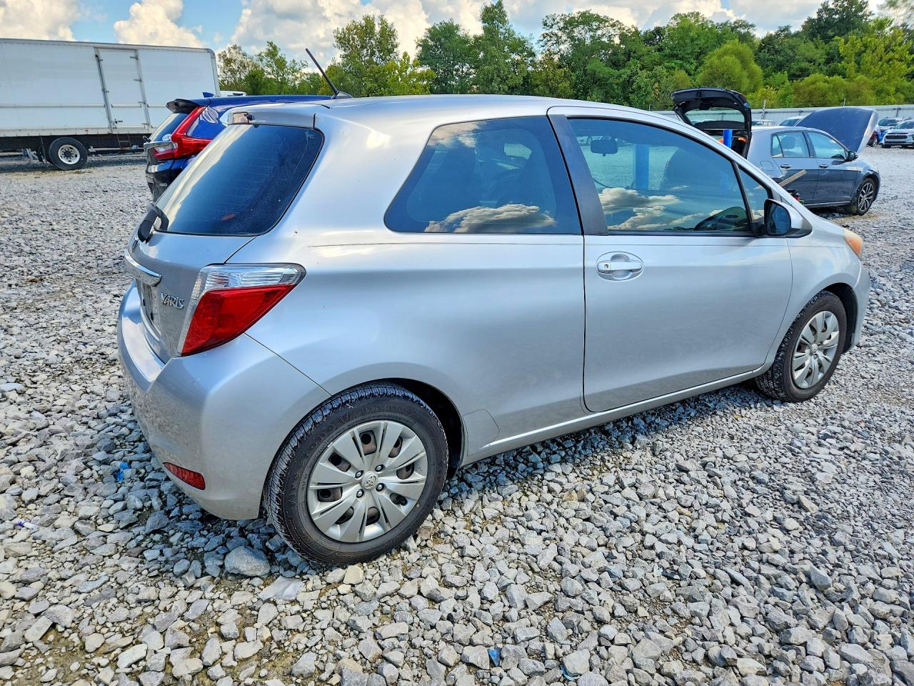 2012 Toyota Yaris 3-door L Silver vin: JTDJTUD39CD520623