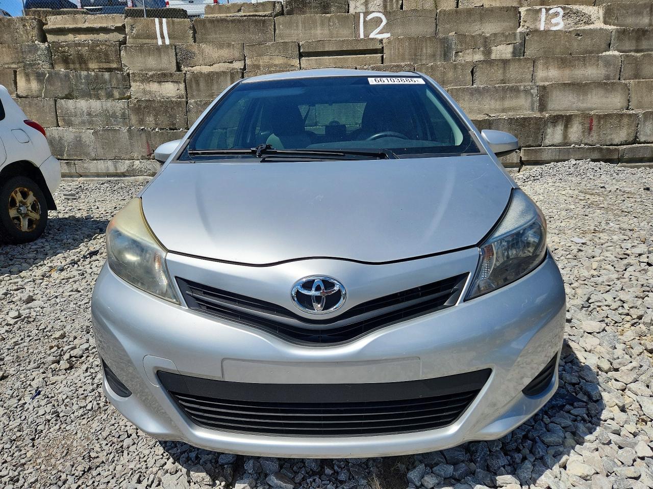 2012 Toyota Yaris 3-door L Silver vin: JTDJTUD39CD520623