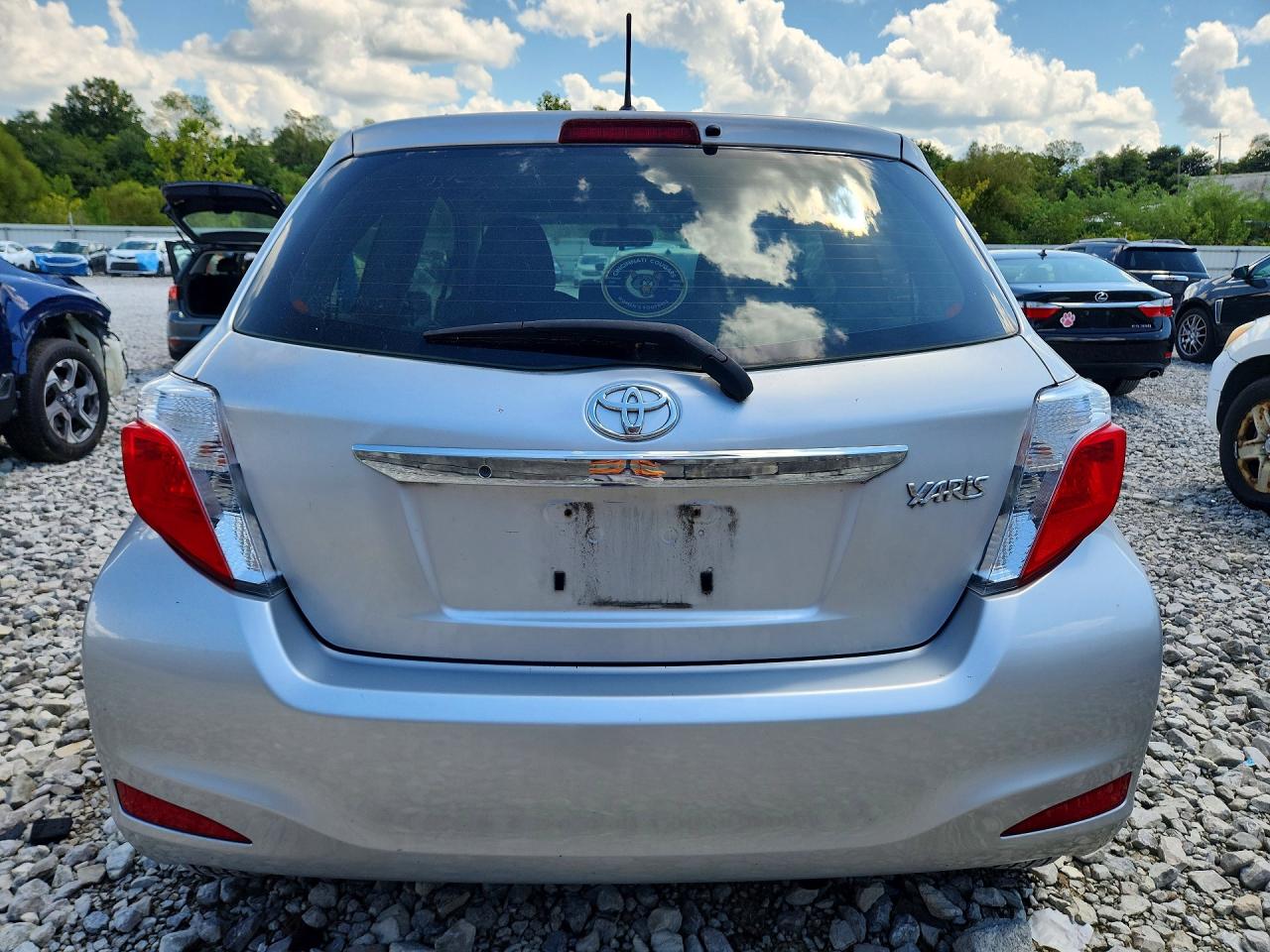 2012 Toyota Yaris 3-door L Silver vin: JTDJTUD39CD520623