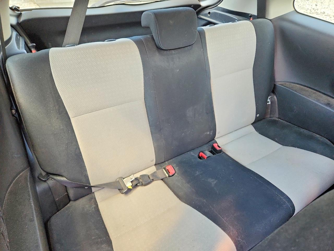 2012 Toyota Yaris 3-door L Silver vin: JTDJTUD39CD520623
