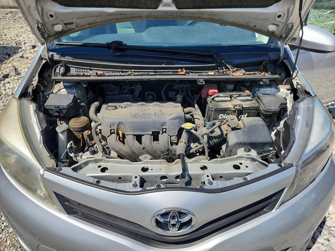 2012 Toyota Yaris 3-door L Silver vin: JTDJTUD39CD520623