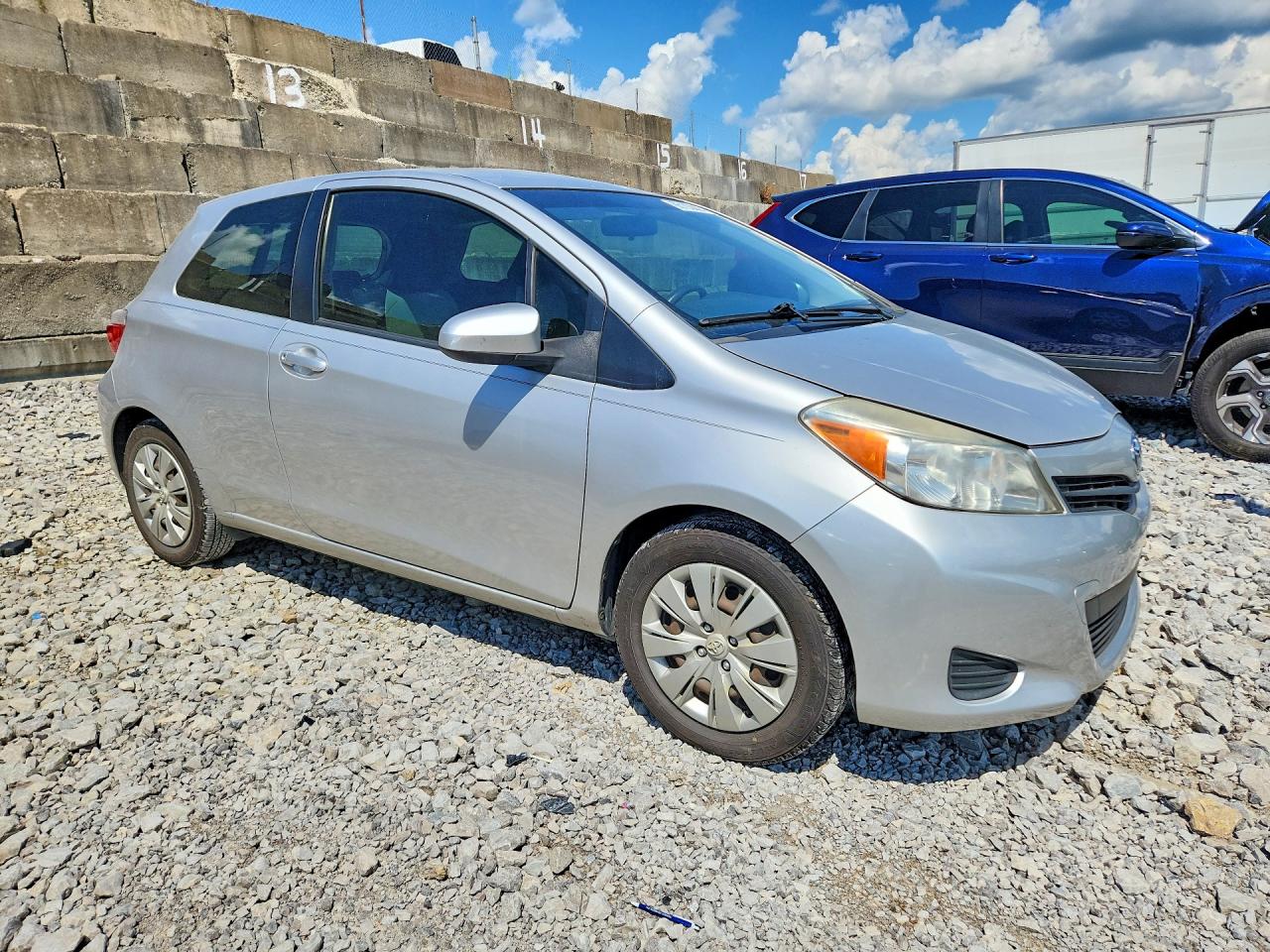 2012 Toyota Yaris 3-door L Silver vin: JTDJTUD39CD520623
