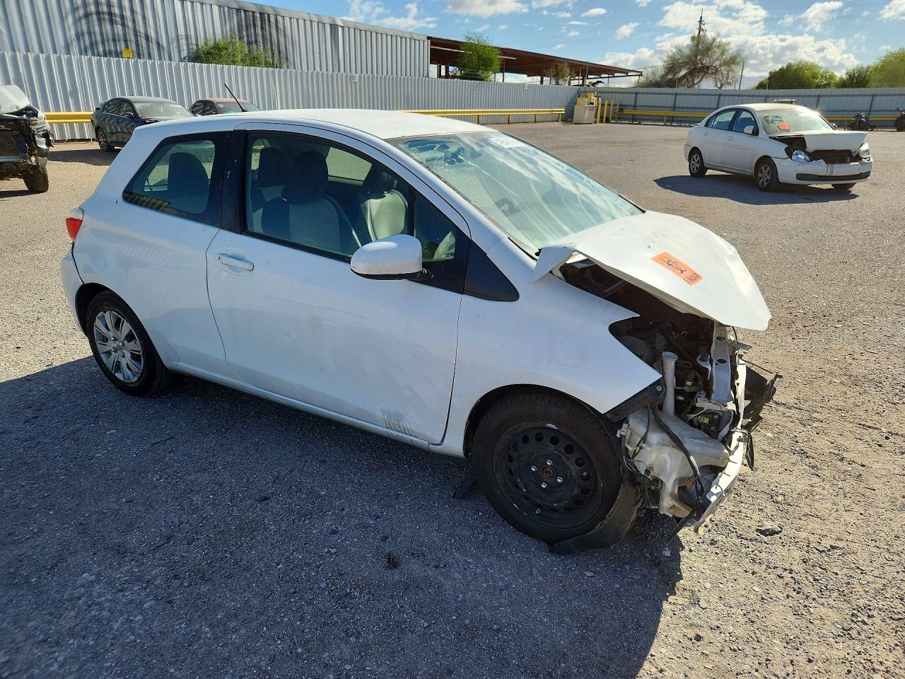 2012 Toyota Yaris 3-door Le Белый vin: JTDJTUD3XCD511221