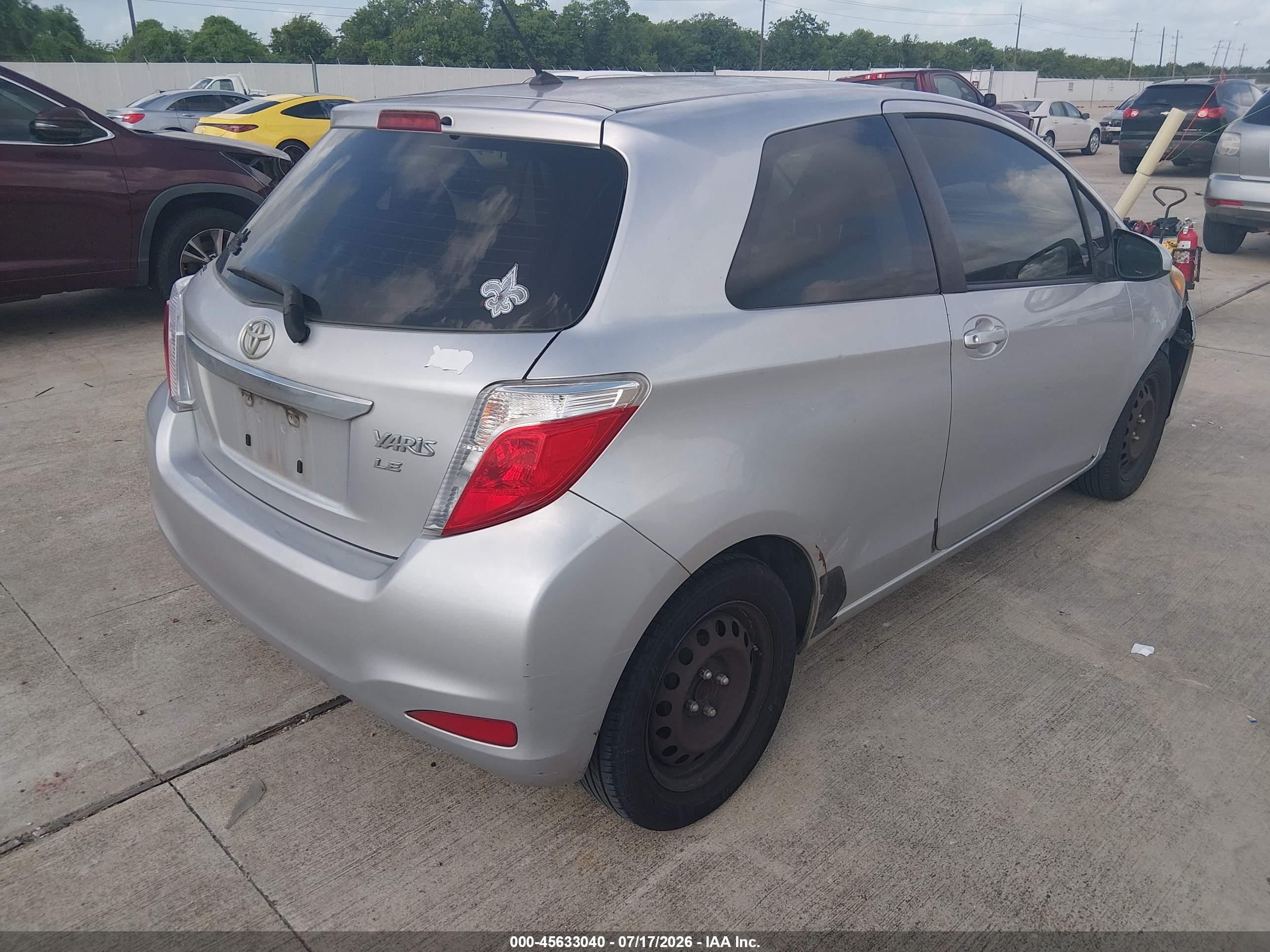 2012 Toyota Yaris Le Серебряный vin: JTDJTUD3XCD528780