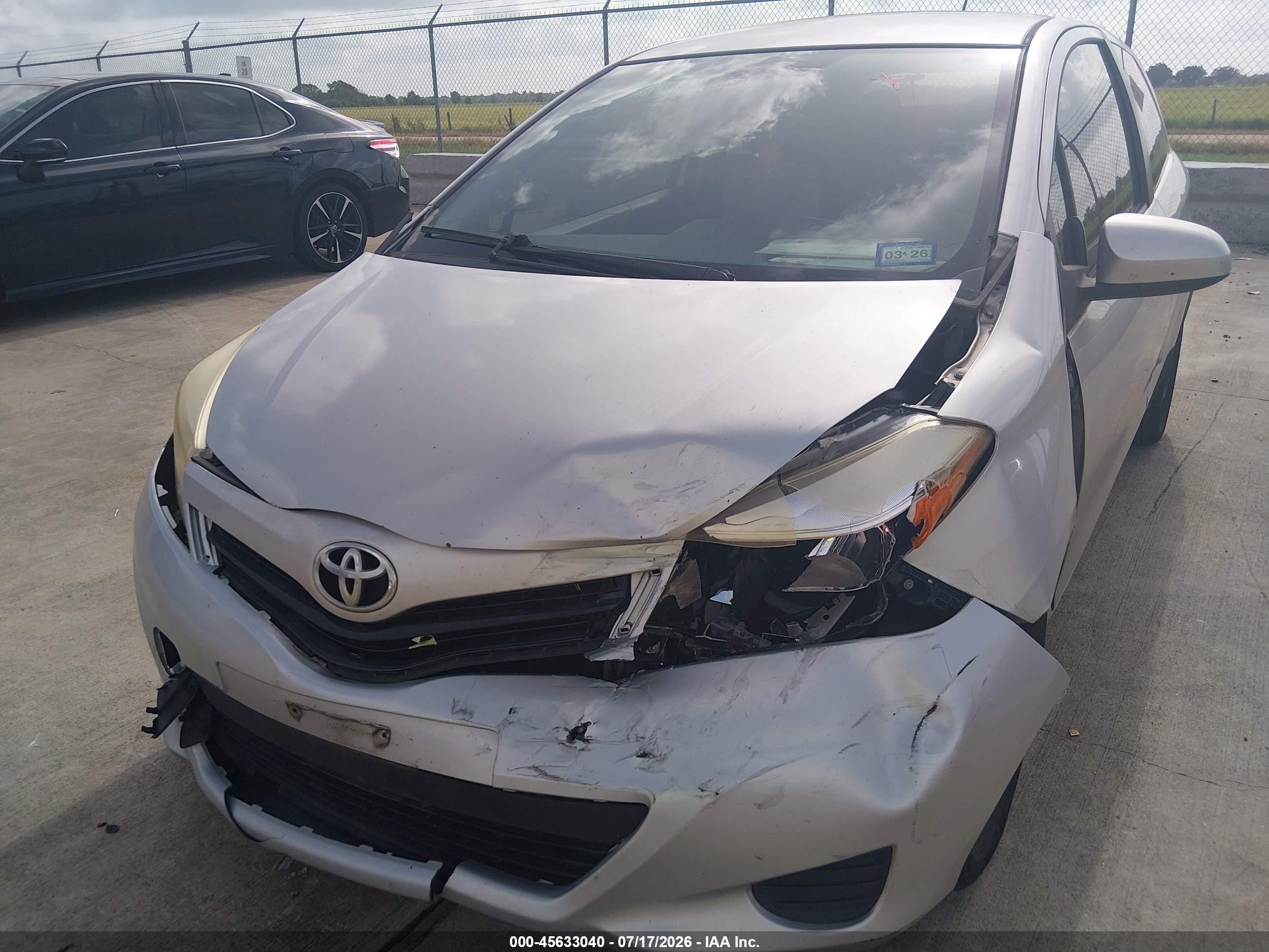 2012 Toyota Yaris Le Серебряный vin: JTDJTUD3XCD528780