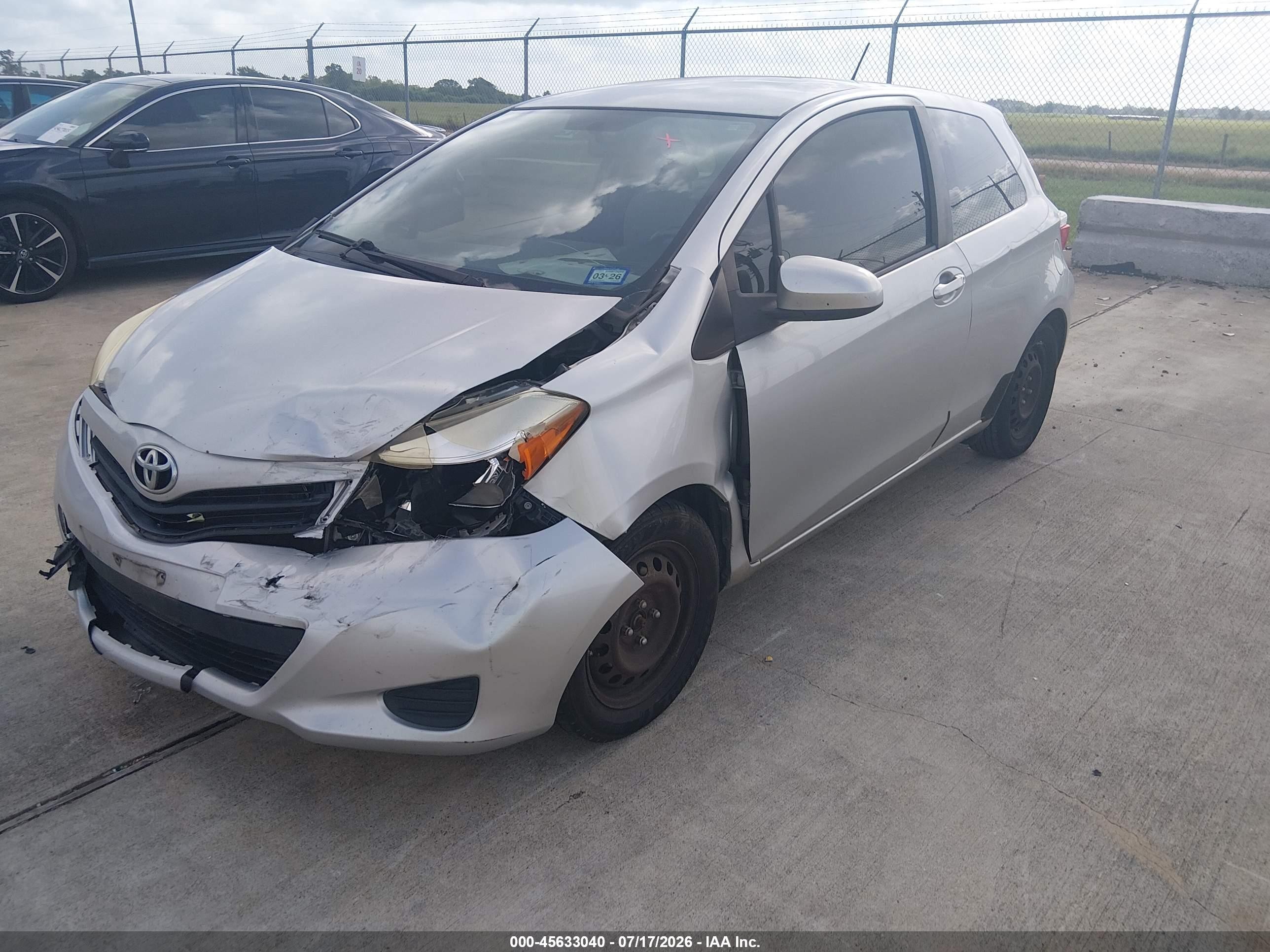 2012 Toyota Yaris Le Серебряный vin: JTDJTUD3XCD528780