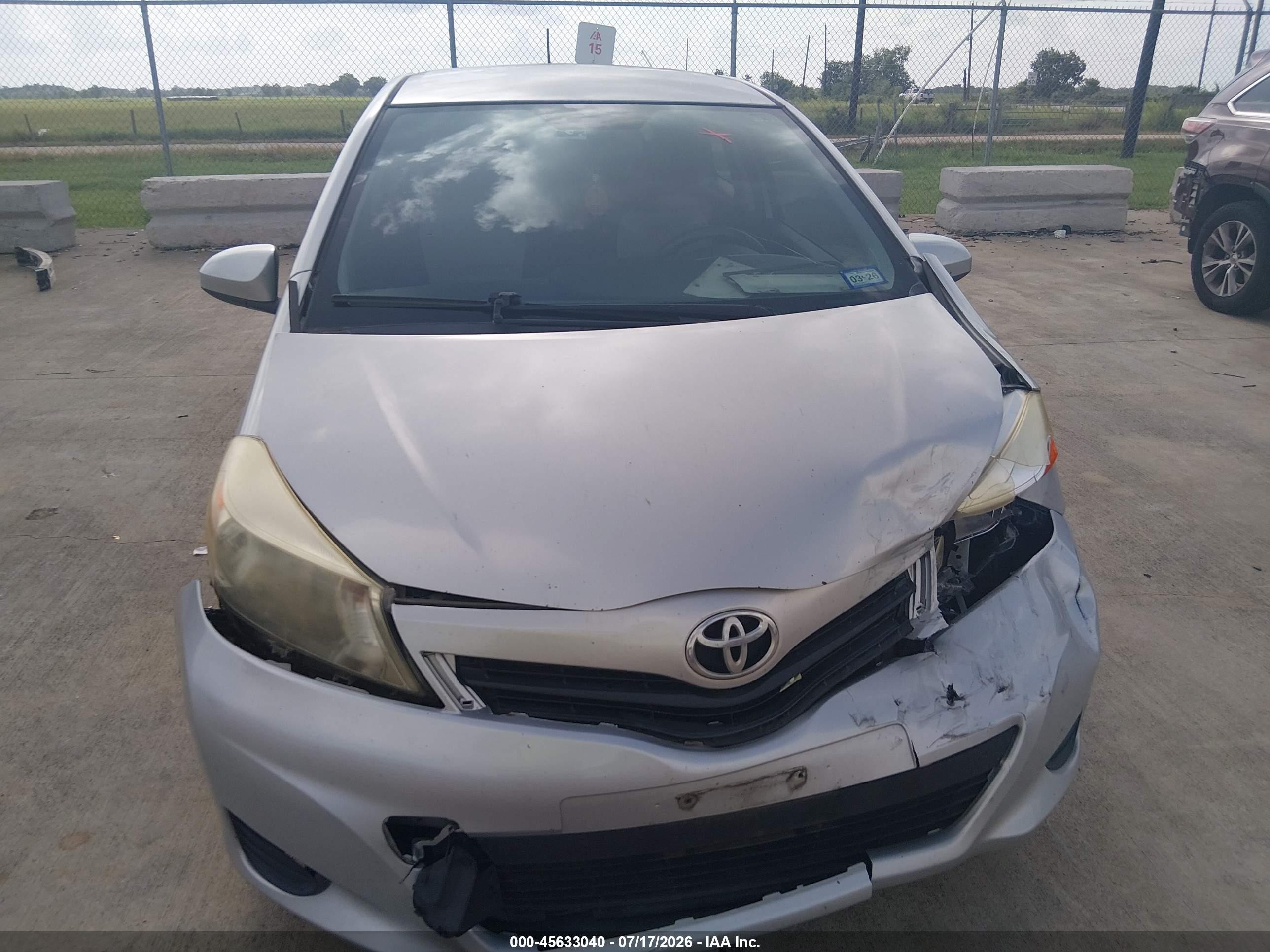 2012 Toyota Yaris Le Серебряный vin: JTDJTUD3XCD528780