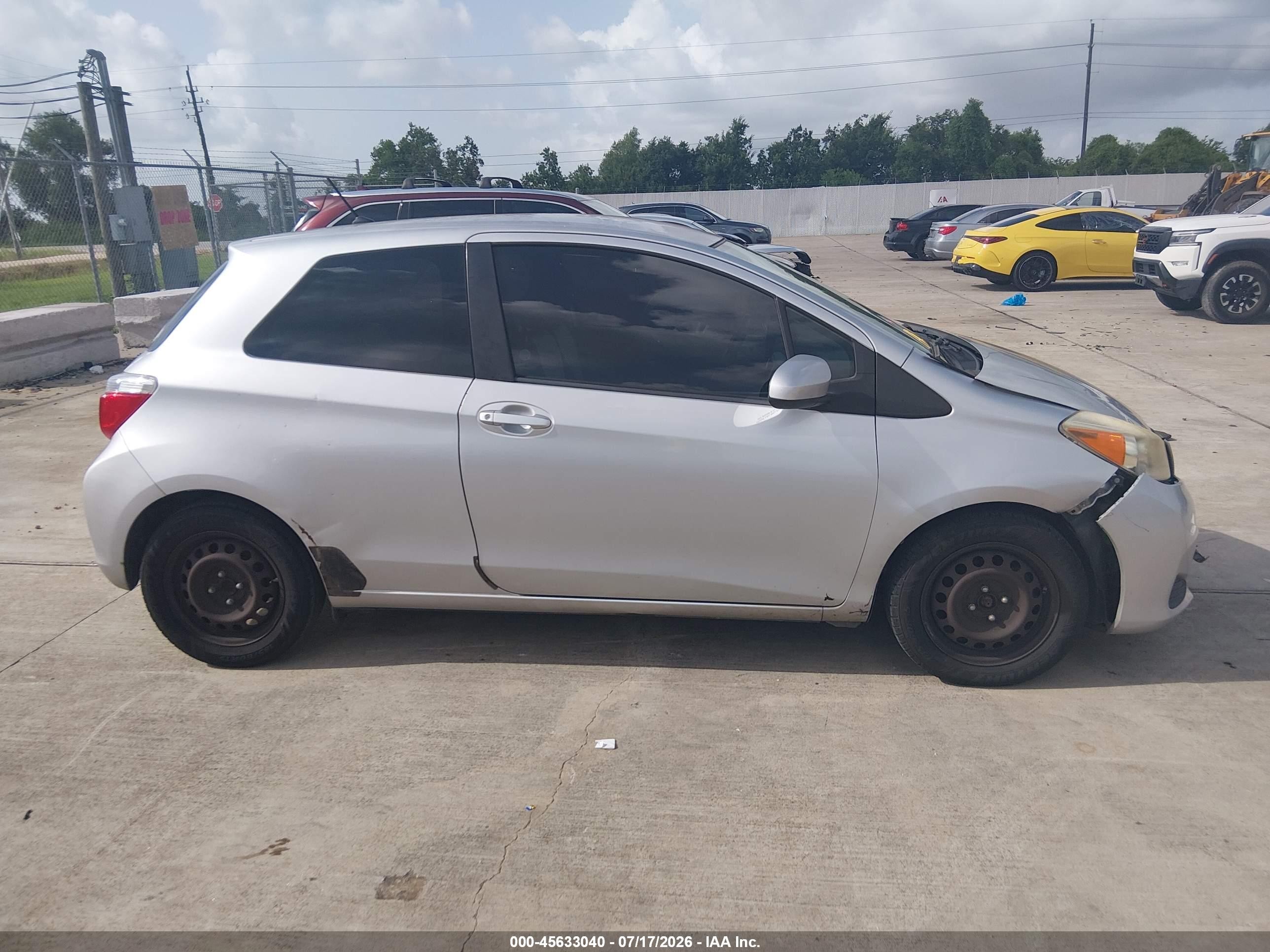 2012 Toyota Yaris Le Серебряный vin: JTDJTUD3XCD528780