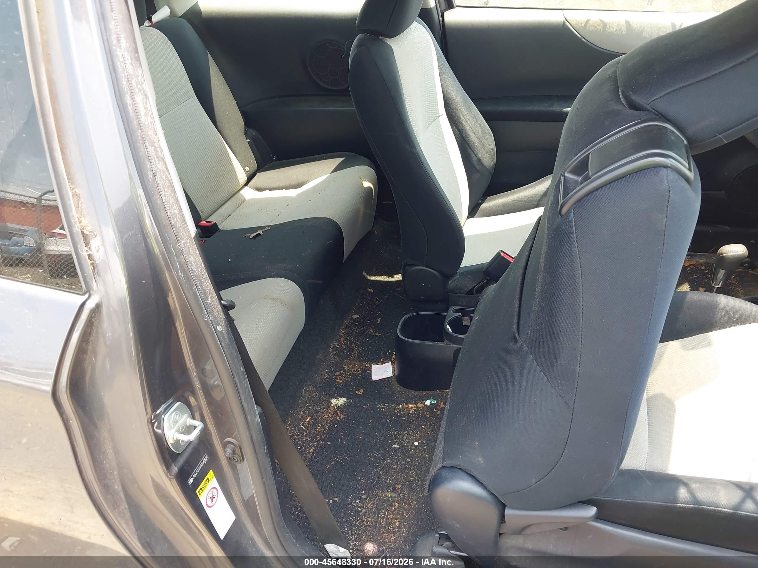 2012 Toyota Yaris Le Gray vin: JTDJTUD3XCD540038