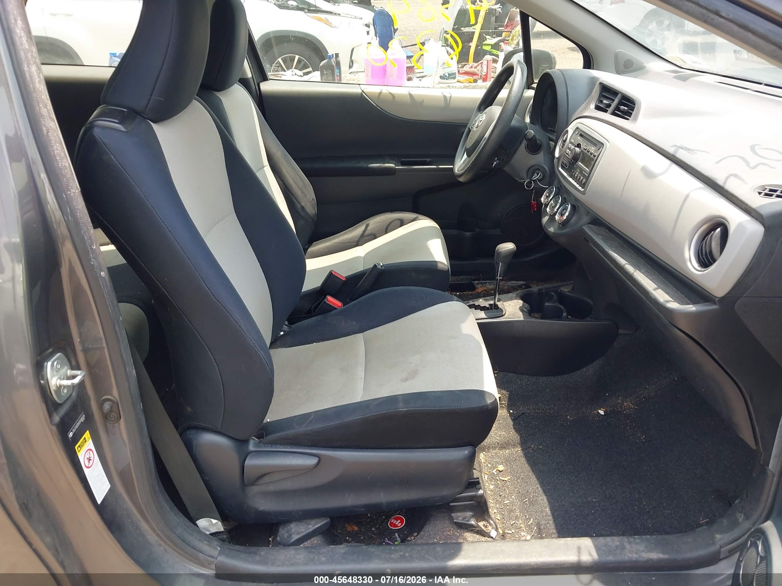 2012 Toyota Yaris Le Gray vin: JTDJTUD3XCD540038