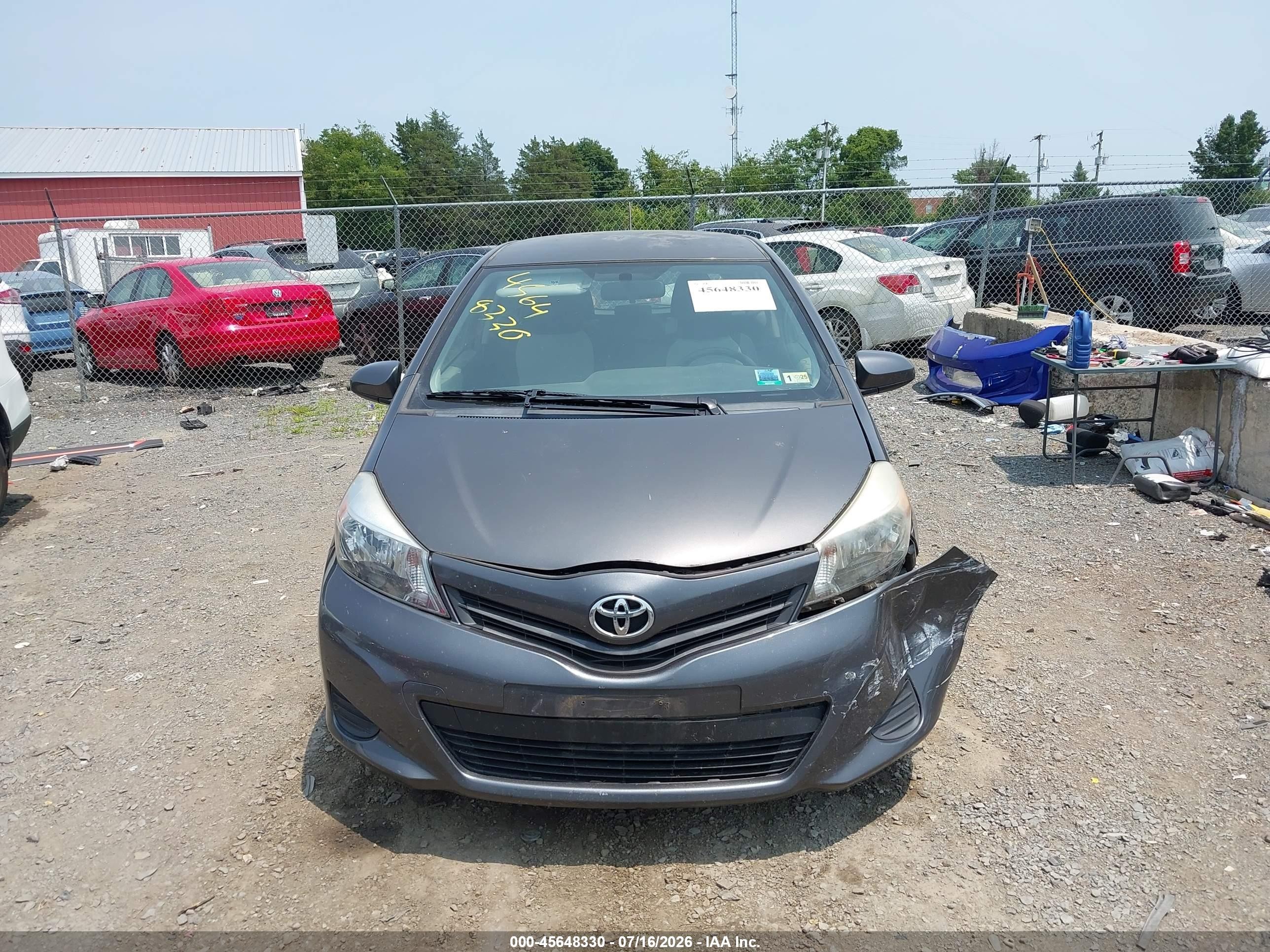 2012 Toyota Yaris Le Gray vin: JTDJTUD3XCD540038