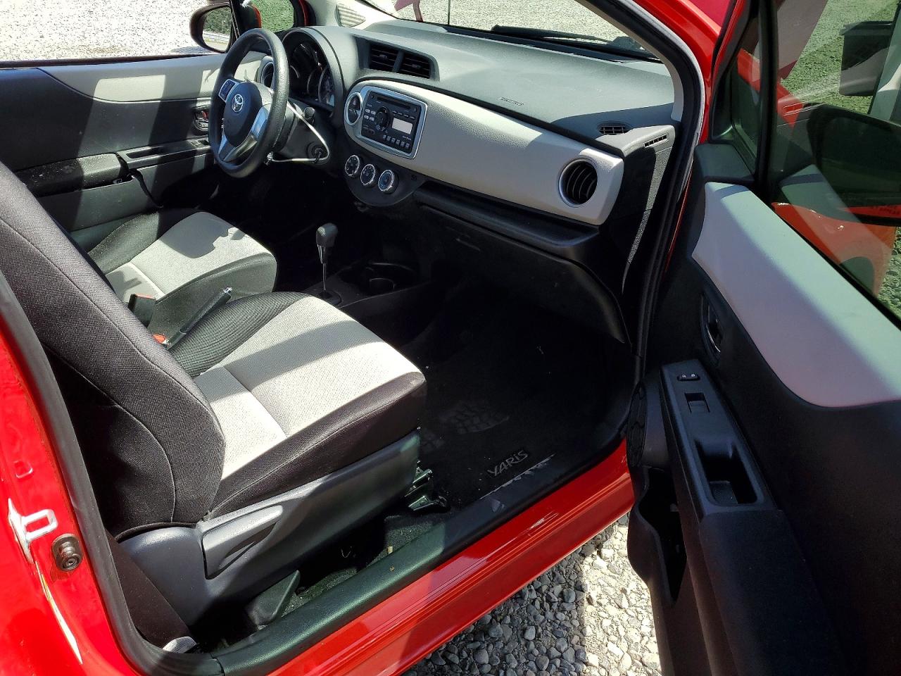 2014 Toyota Yaris 3-door Le Red vin: JTDJTUD3XED584625