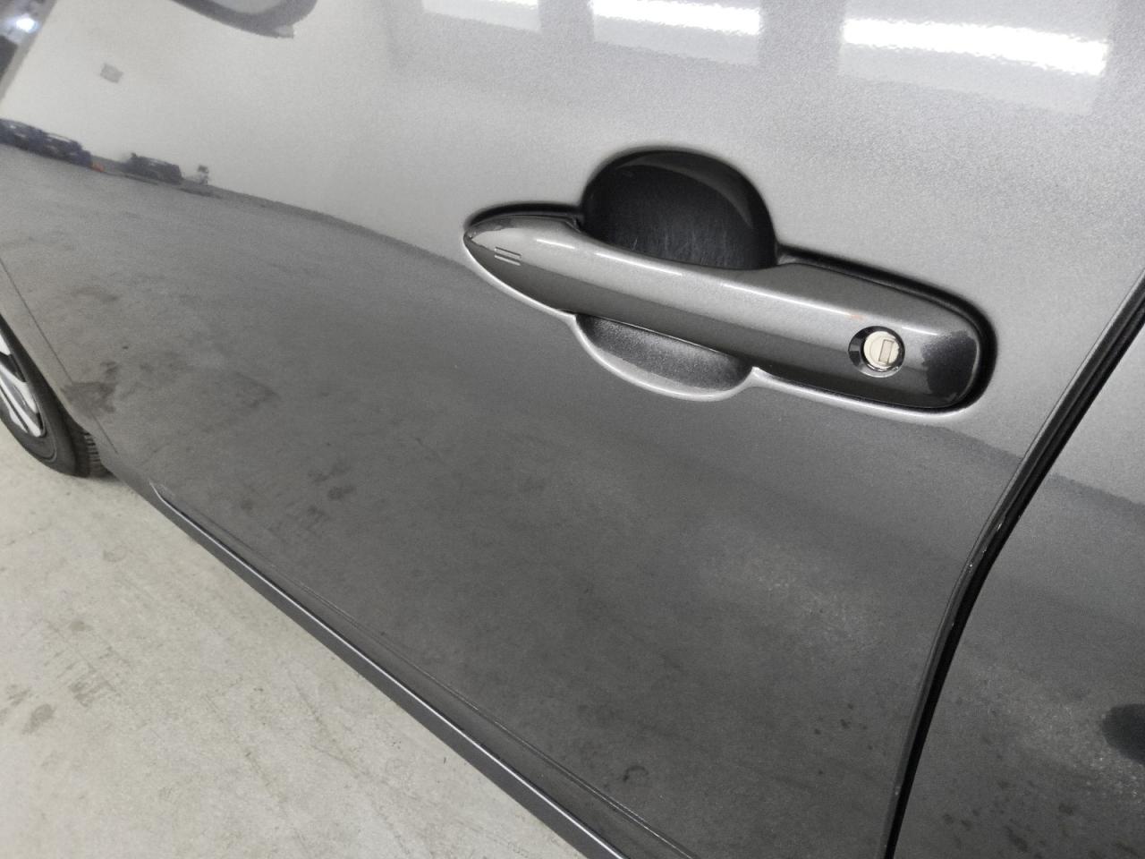 2022 Toyota Prius Prime Xle Серый vin: JTDKAMFP0N3219502 Damage: Left Front Door, Chipped, 3