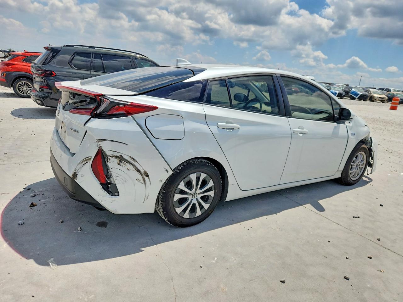 2021 Toyota Prius Prime Limited White vin: JTDKAMFP1M3189263