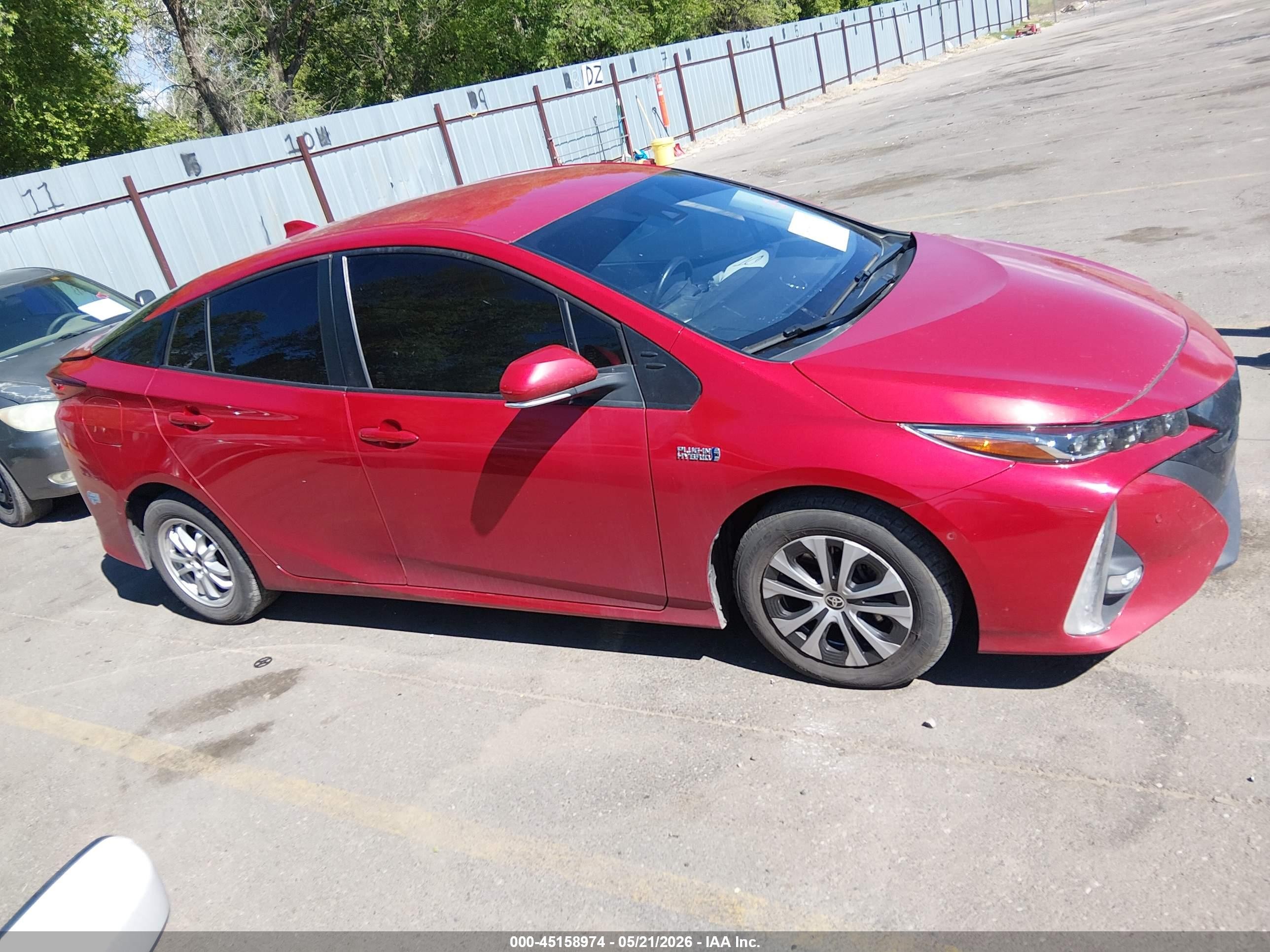 2022 Toyota Prius Prime Limited Burgundy vin: JTDKAMFPXN3203405