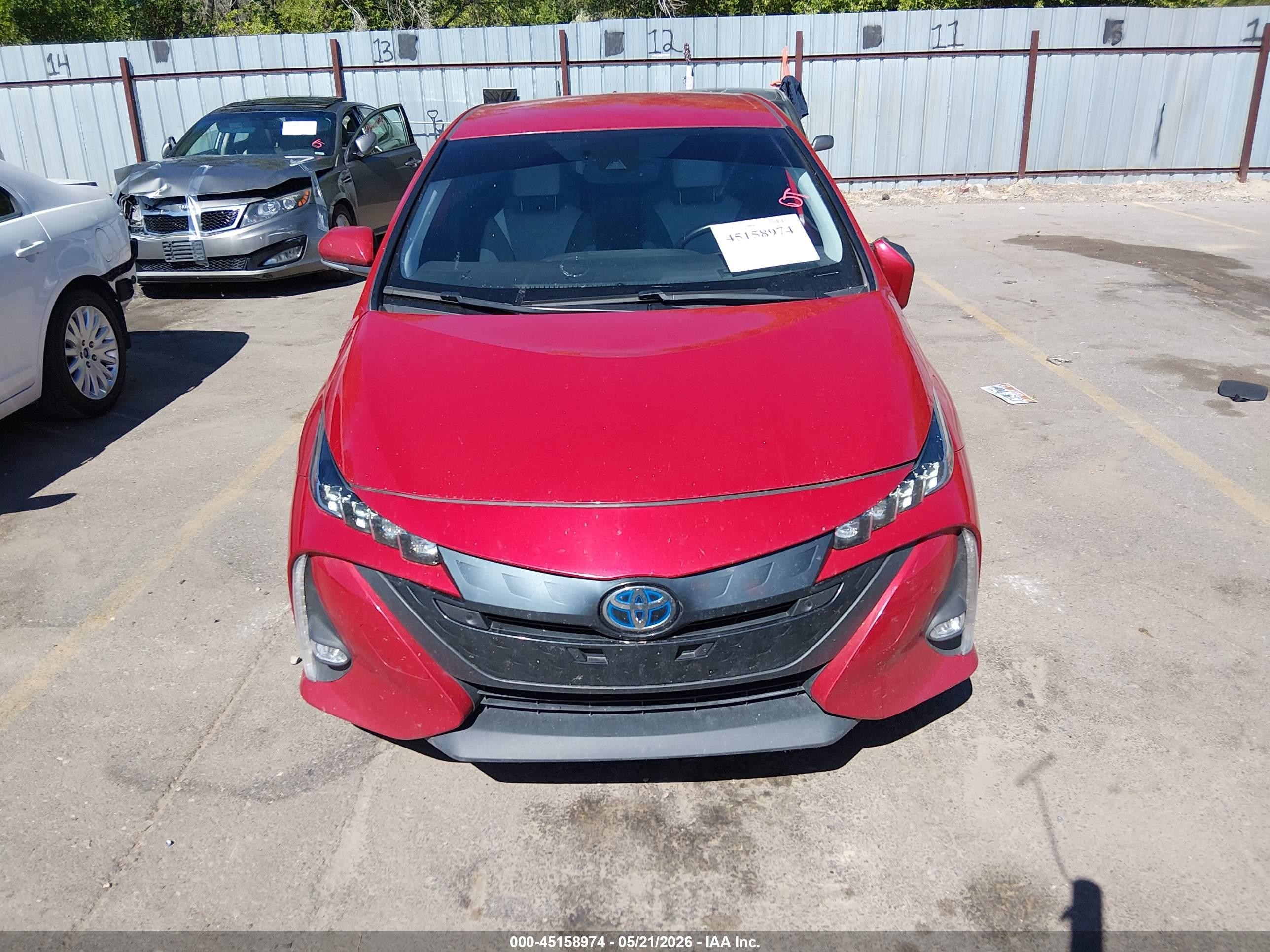 2022 Toyota Prius Prime Limited Burgundy vin: JTDKAMFPXN3203405