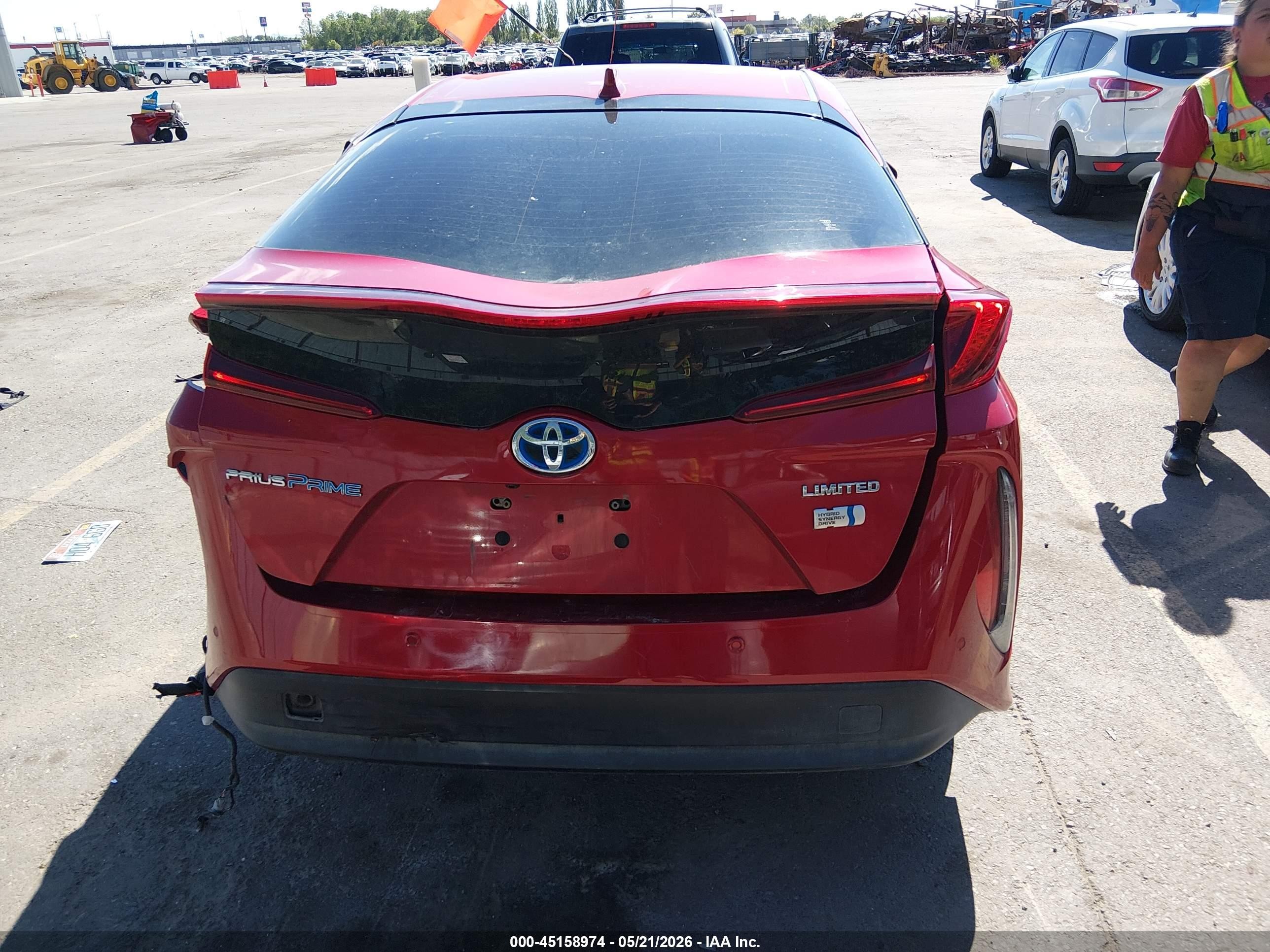 2022 Toyota Prius Prime Limited Burgundy vin: JTDKAMFPXN3203405